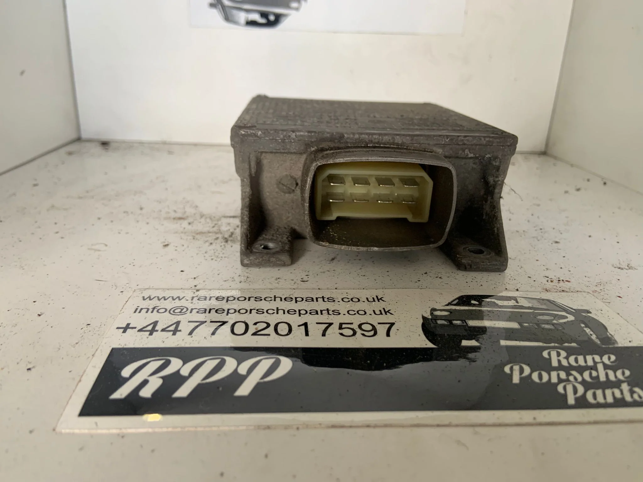 Porsche 928 Bosch Ignition control computer module 0227100008 - Image 3