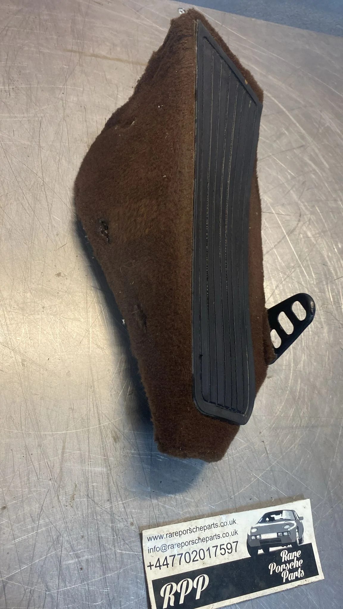 Porsche 928 brown foot rest, 92855107102 used - Image 3