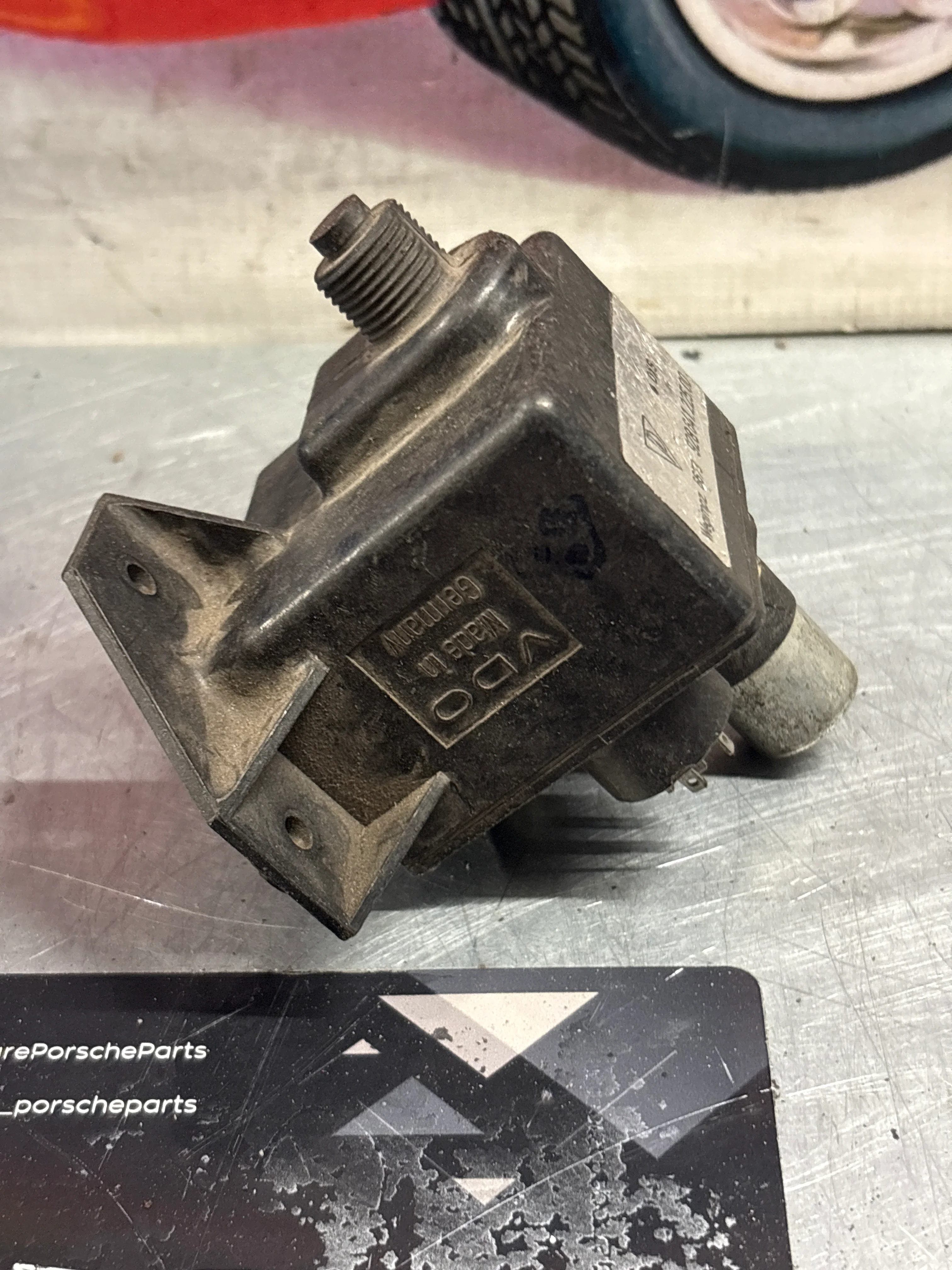 Porsche 928 catalytic converter reset counter switch, used 92864122500 - Image 3
