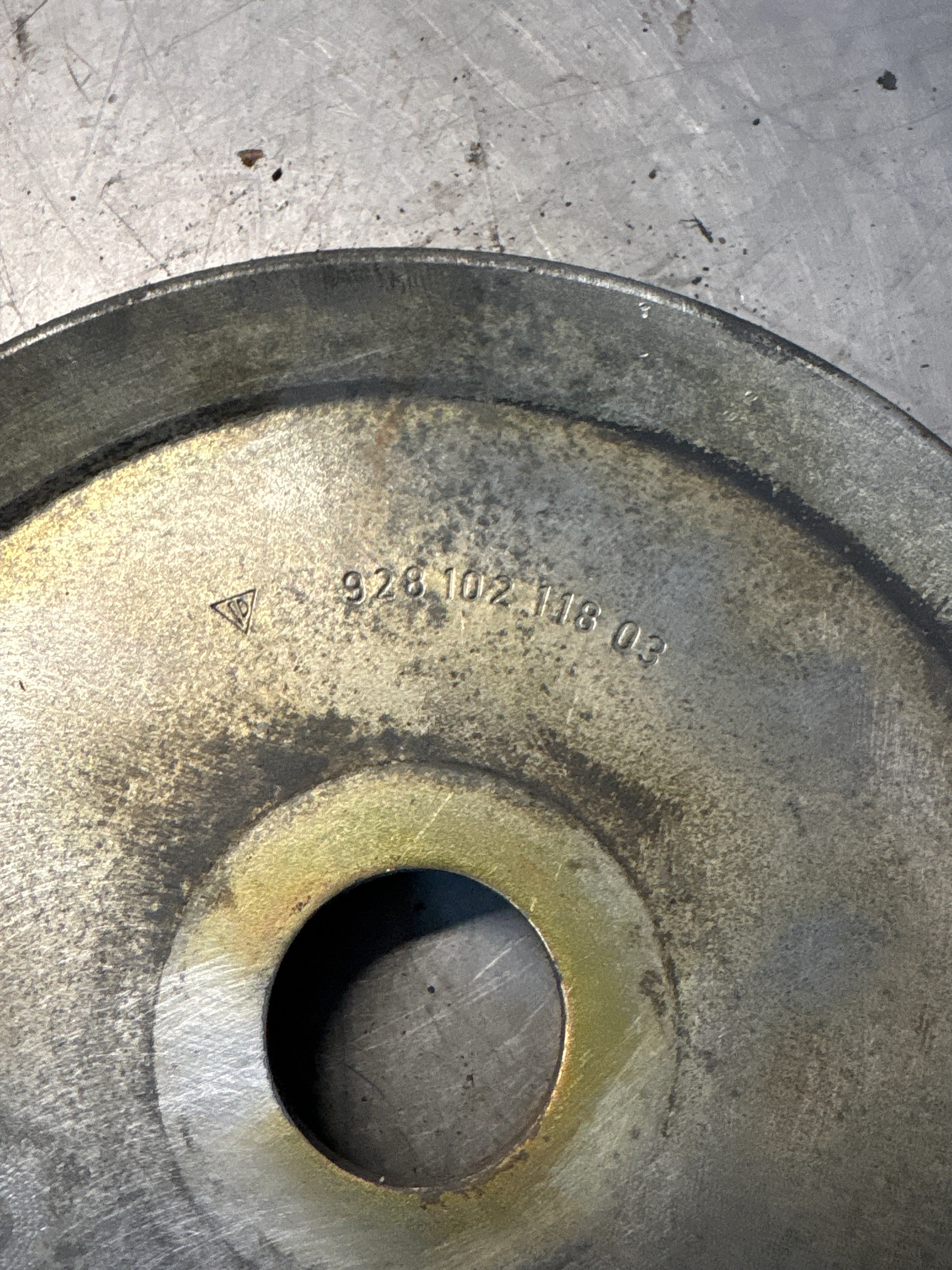 Porsche 928 crankshaft crank-pulley 84-91, used, 92810211803 - Image 4