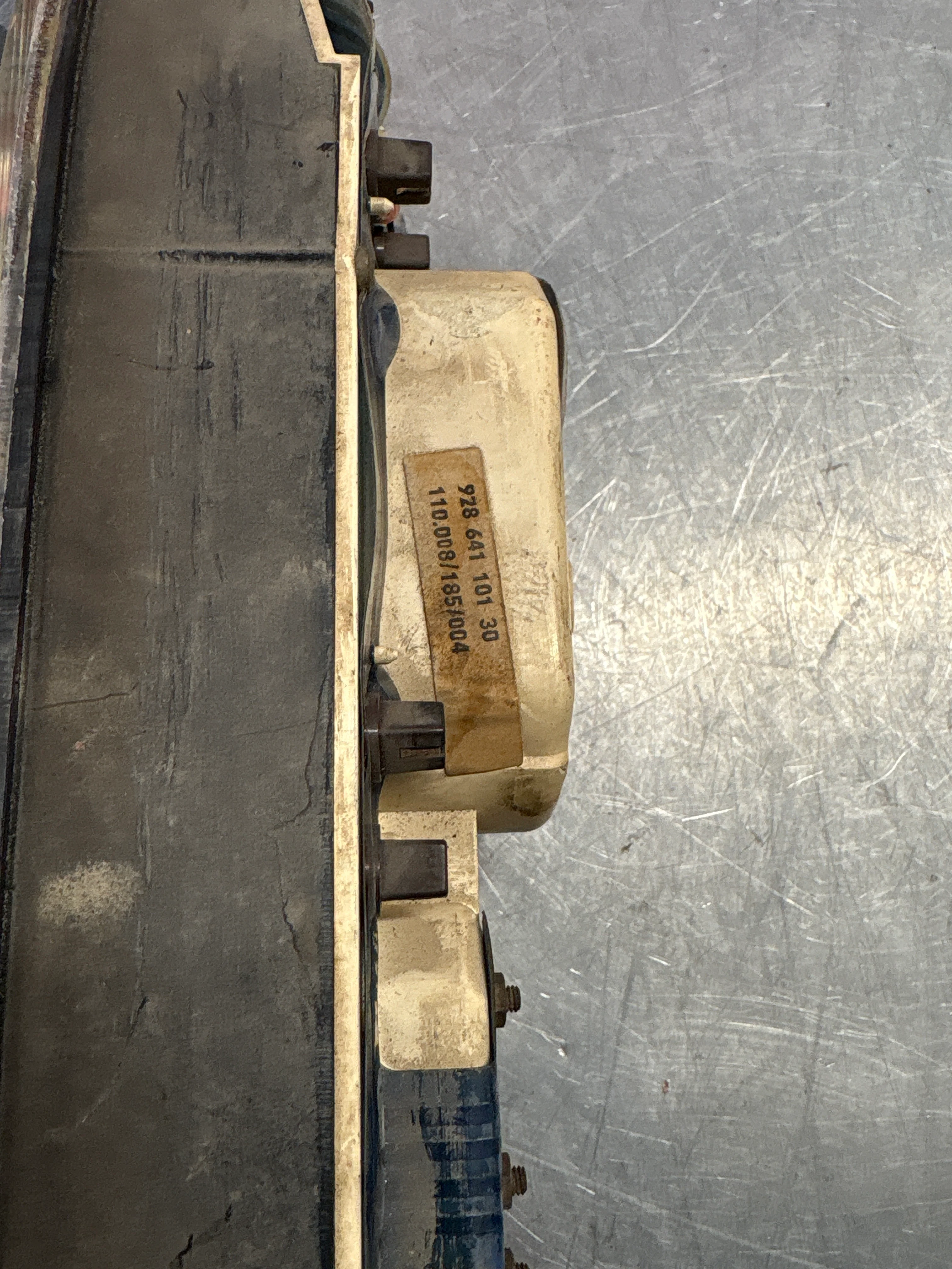Porsche 928 dash clock binnacle pod speedometer, 92864110130 used  showing 105281 Km, plastic screen has some scratches - Image 6