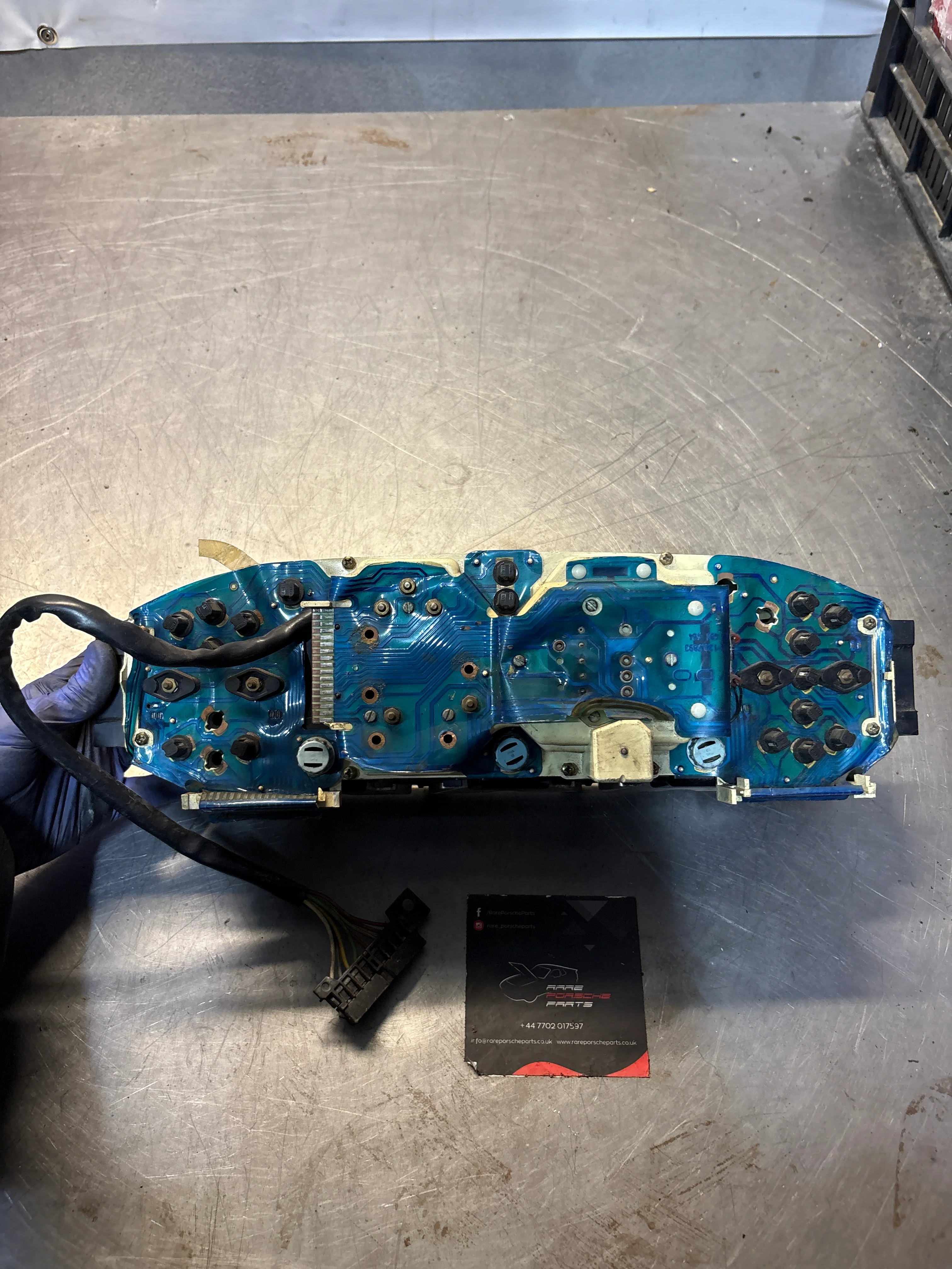 Porsche 928 dash clock binnacle pod speedometer, 928641126 used 167440 km, plastic screen has some small scratches automatic - Image 8