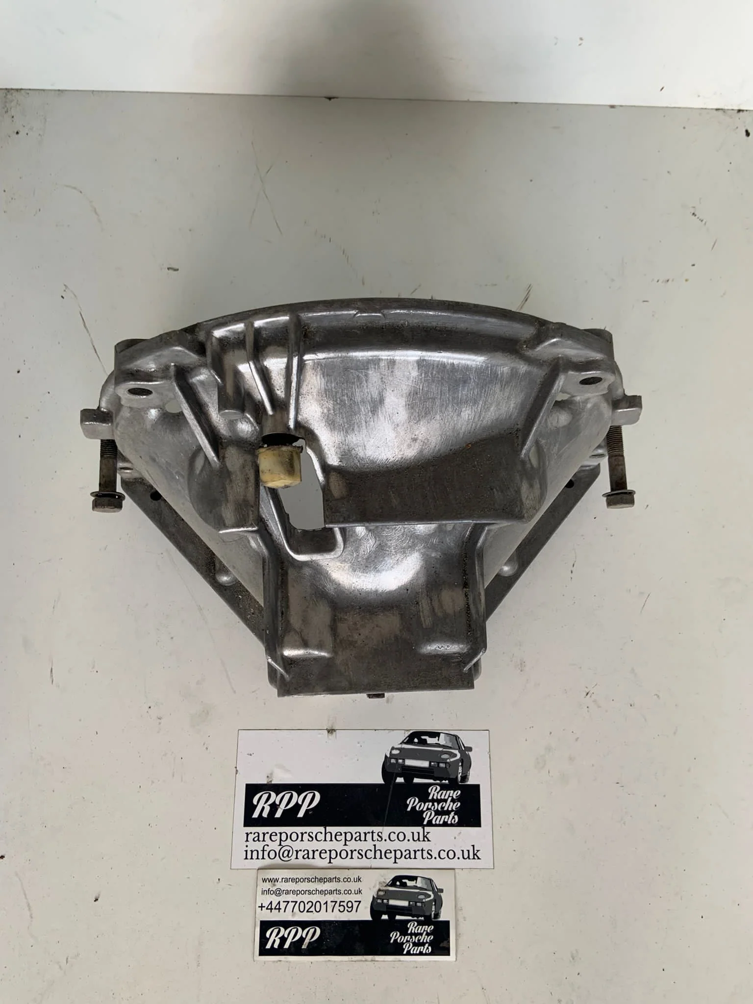 Porsche 928 Engine Drivetrain Bell Housing 9281164015R - Image 3