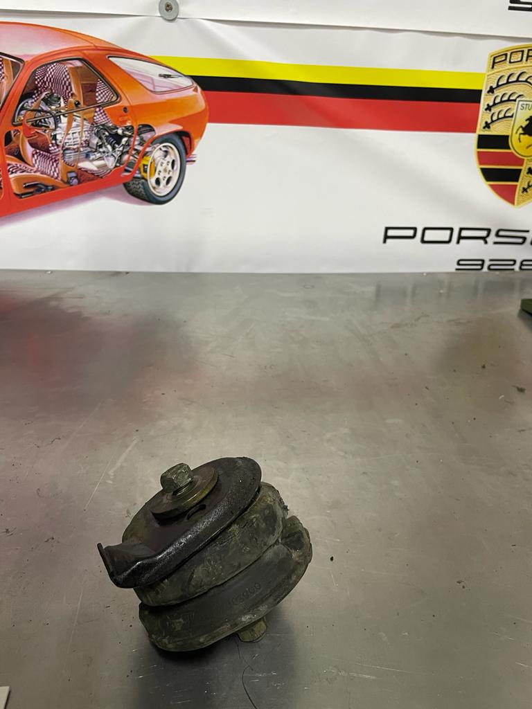 Porsche 928 engine motor mount, used 92837503900 - Image 6