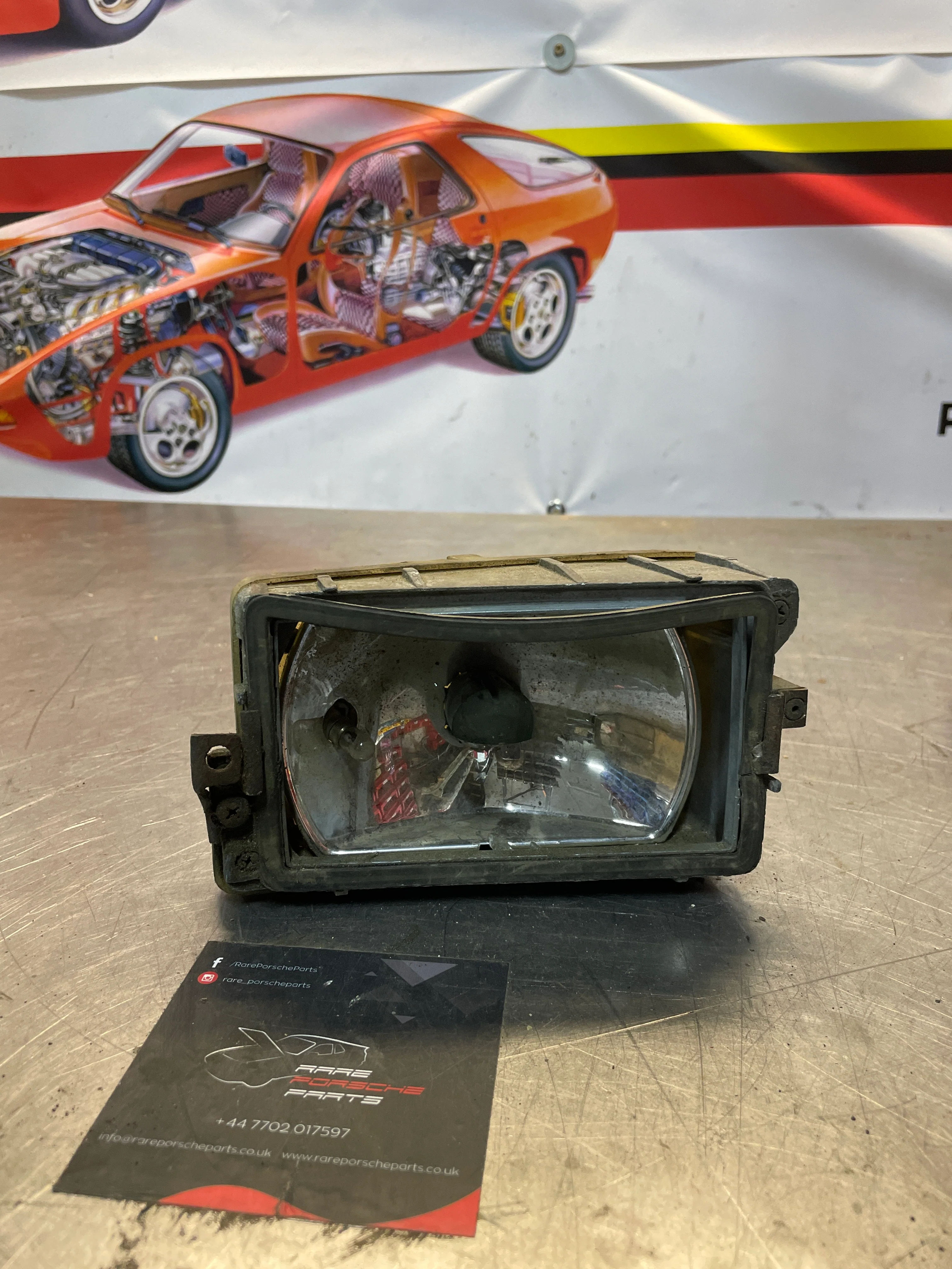 Porsche 928 Fog Light Lamp without lens, for spares or repair 0305401002 / 92863141600 - Image 2