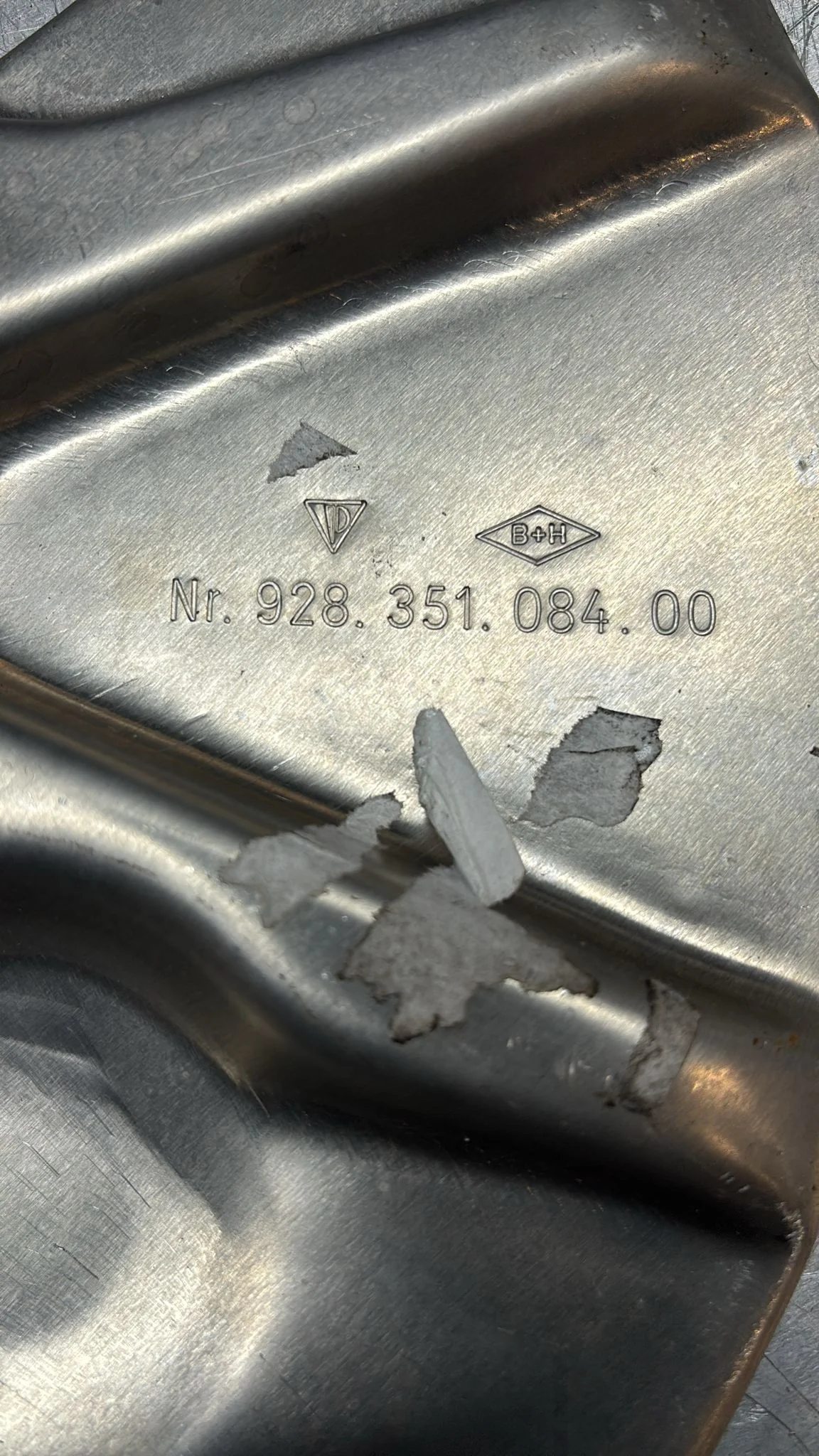 Porsche 928 front brake disc cover,used 92835108400 - Image 3