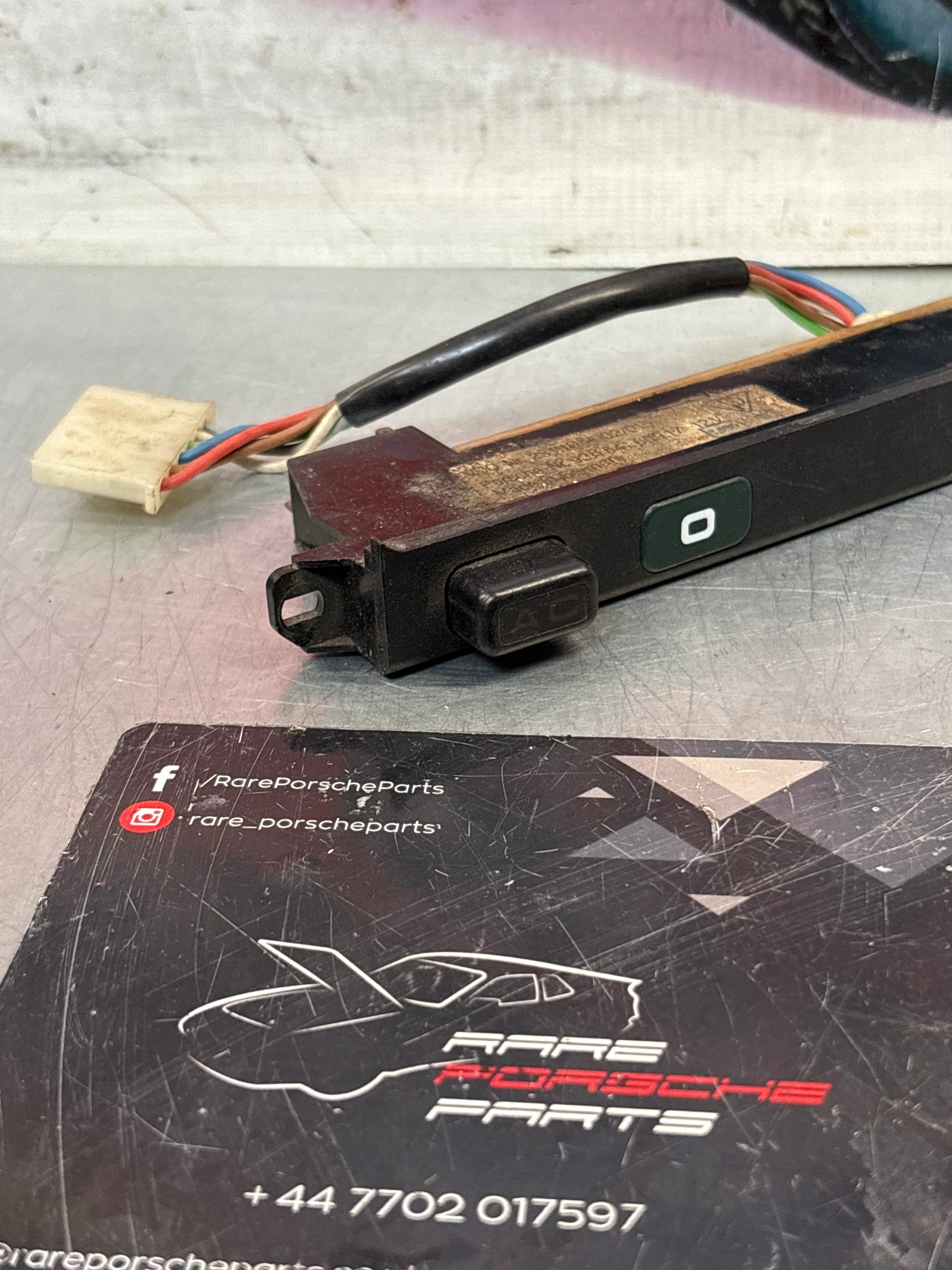 Porsche 928 S4 front center dash panel 92864160917 used - Image 4