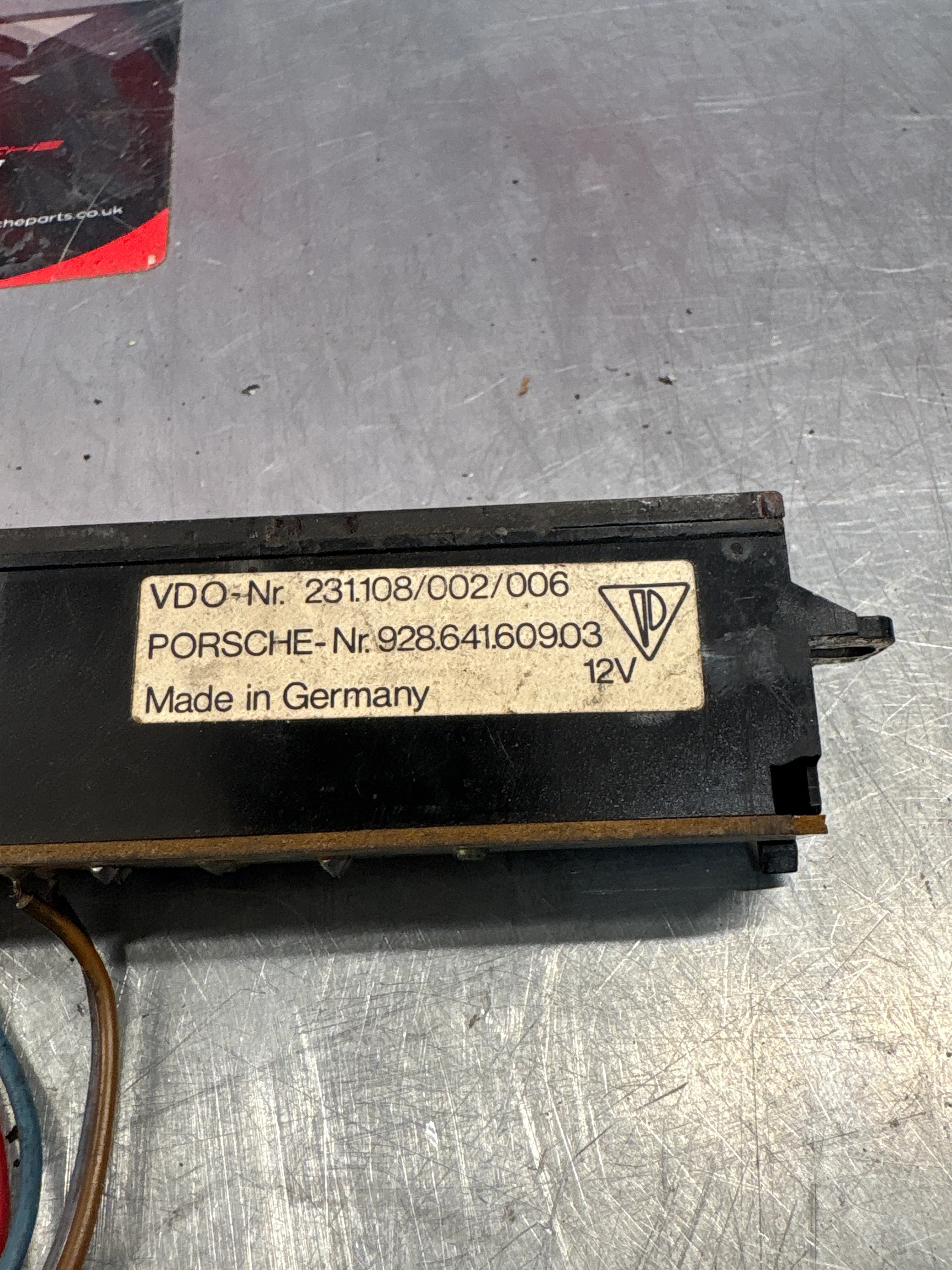 Porsche 928 front center dash panel, used 92864160903 - Image 6