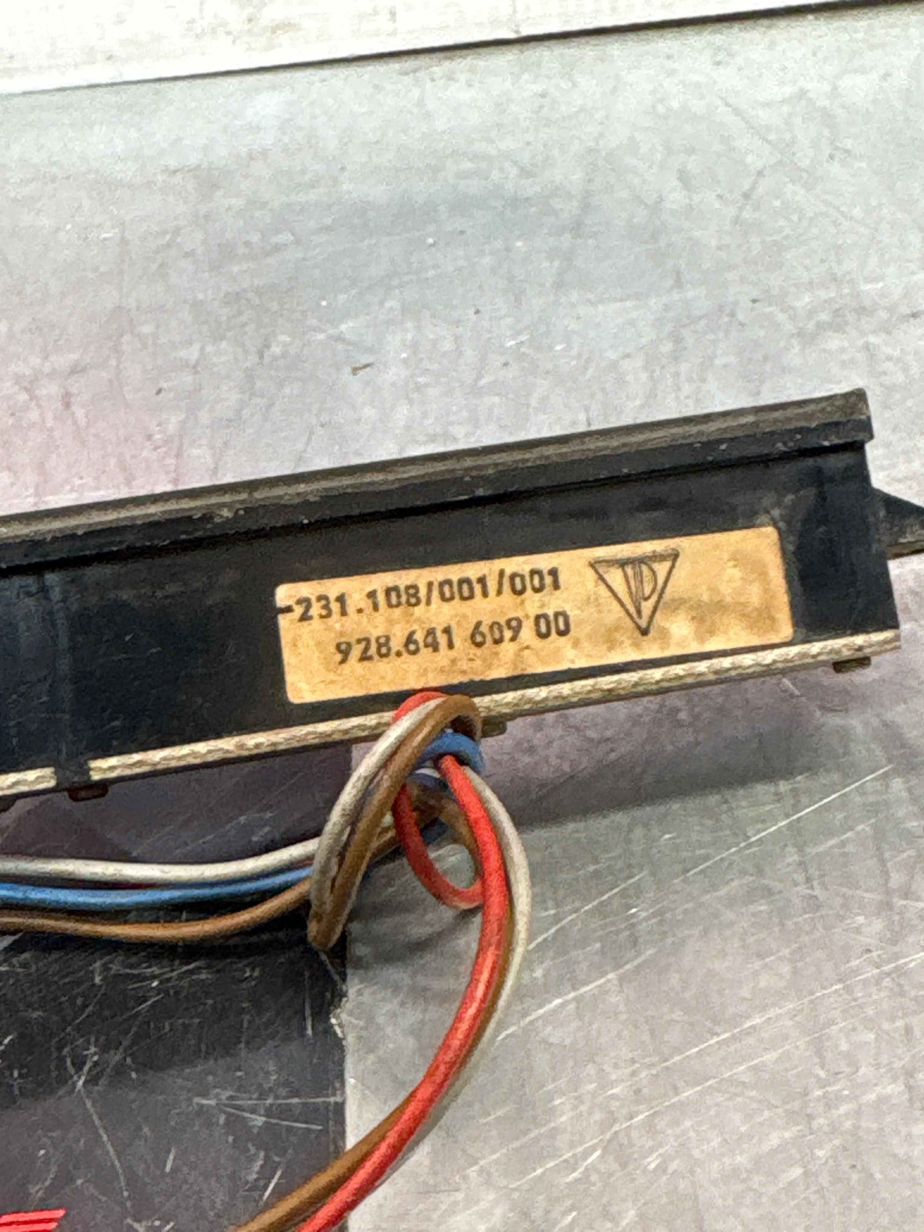 Porsche 928 front center dash panel, used 92864160900 - Image 6