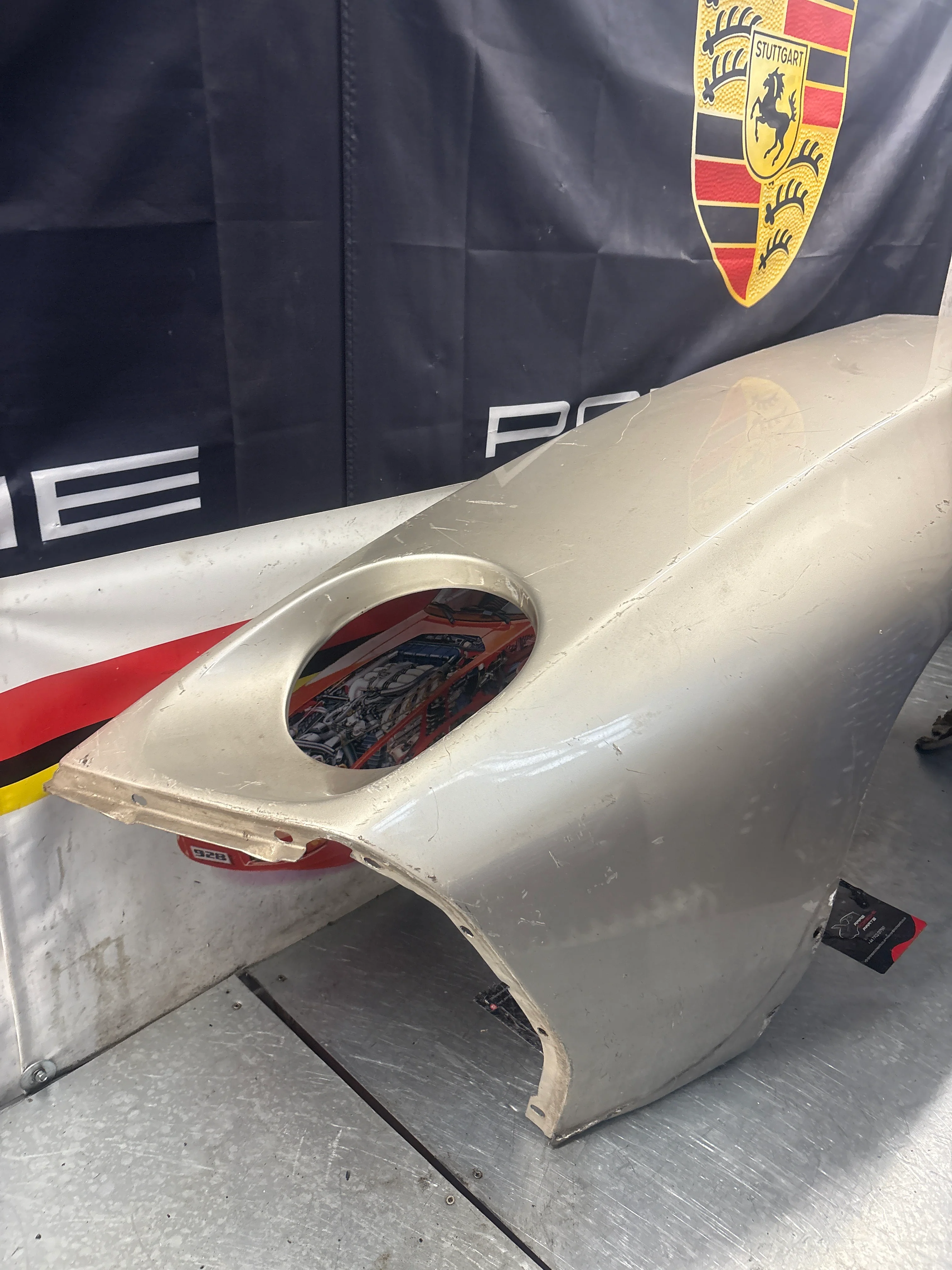 Porsche 928S front left wing, 92850301103 used - Image 8