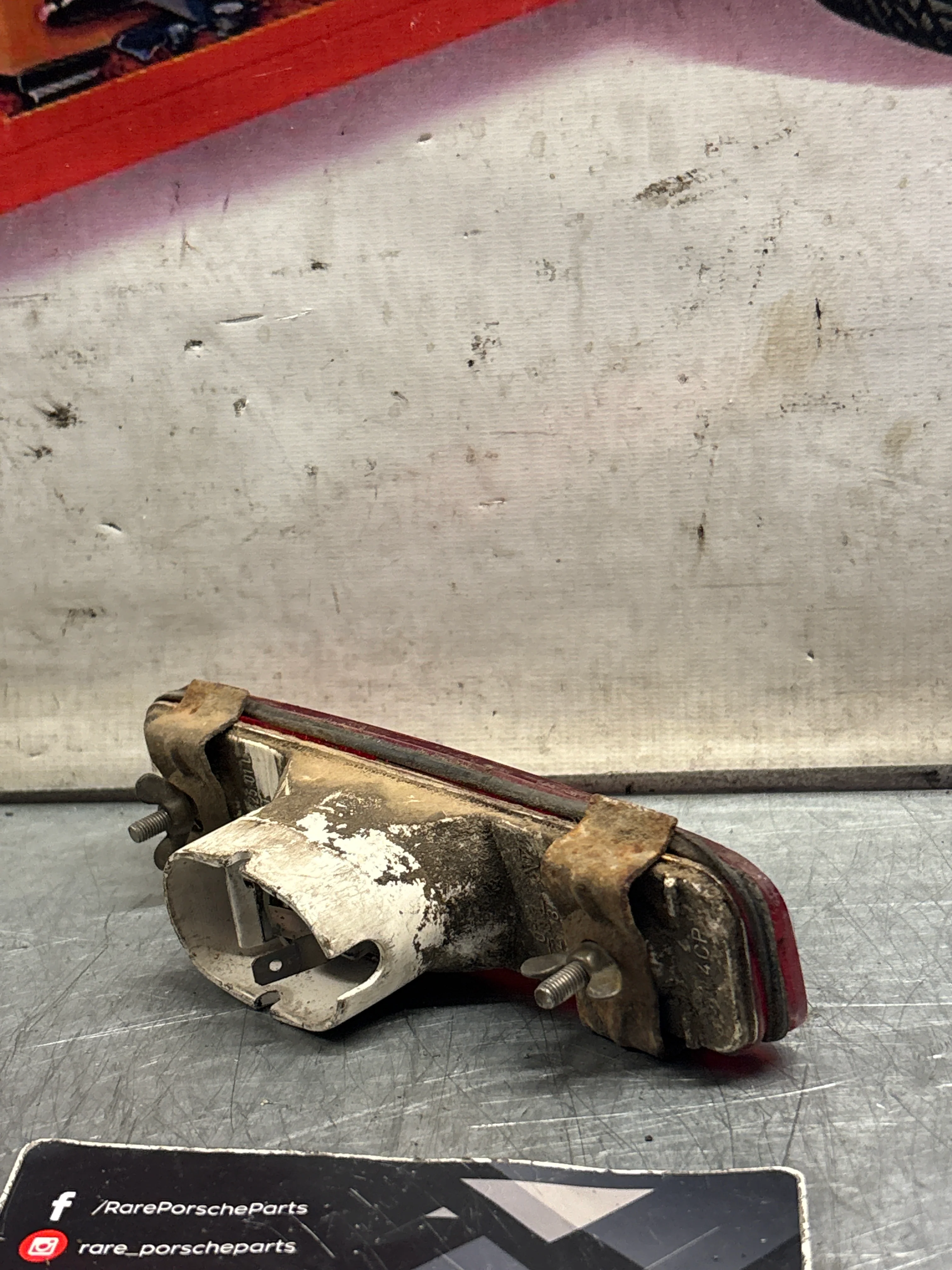 Porsche 928 rear left sidemarker, used 92863142501 - Image 2