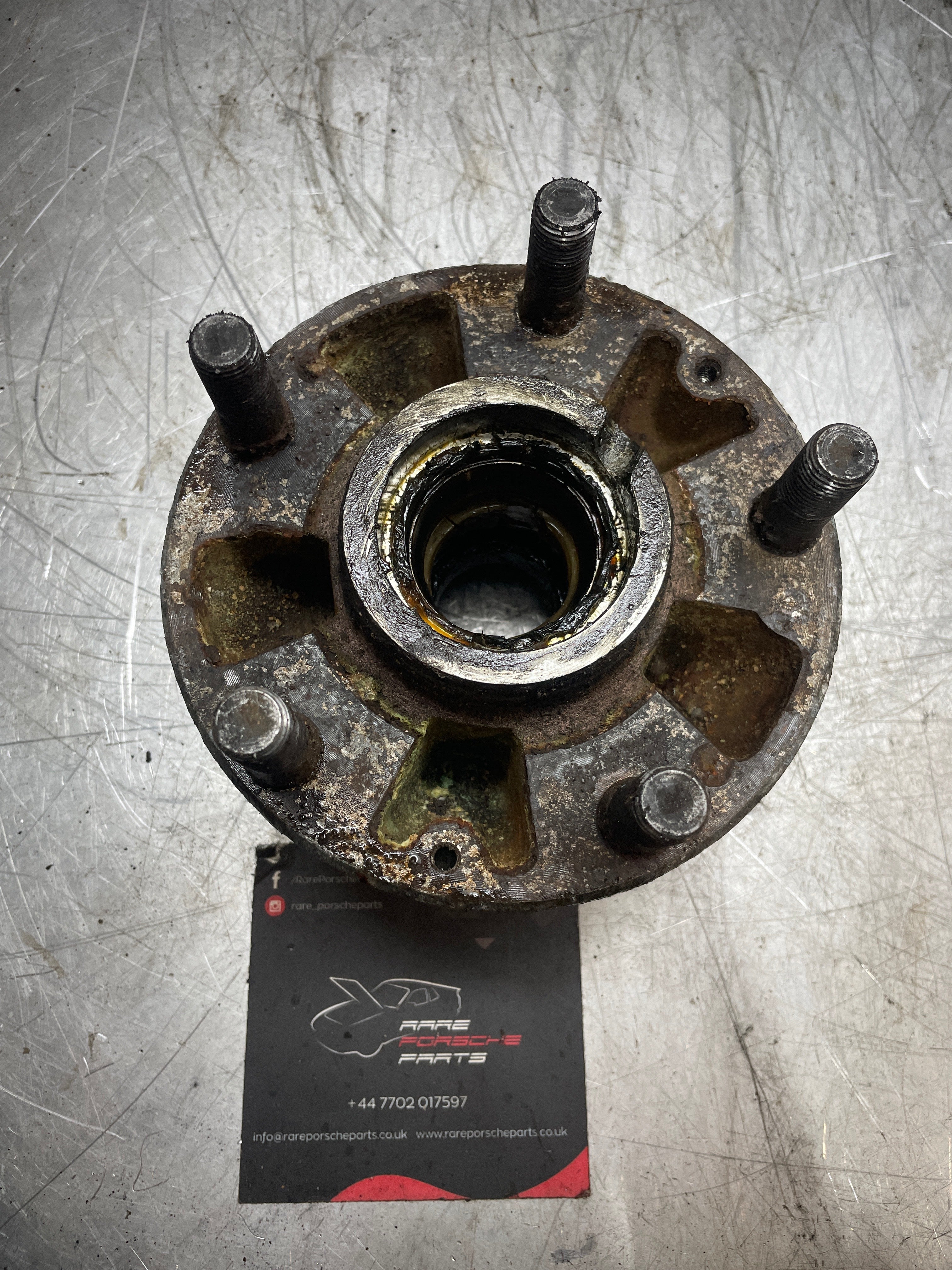 Porsche 928 Front wheel hub, used 92834106502 - Image 2