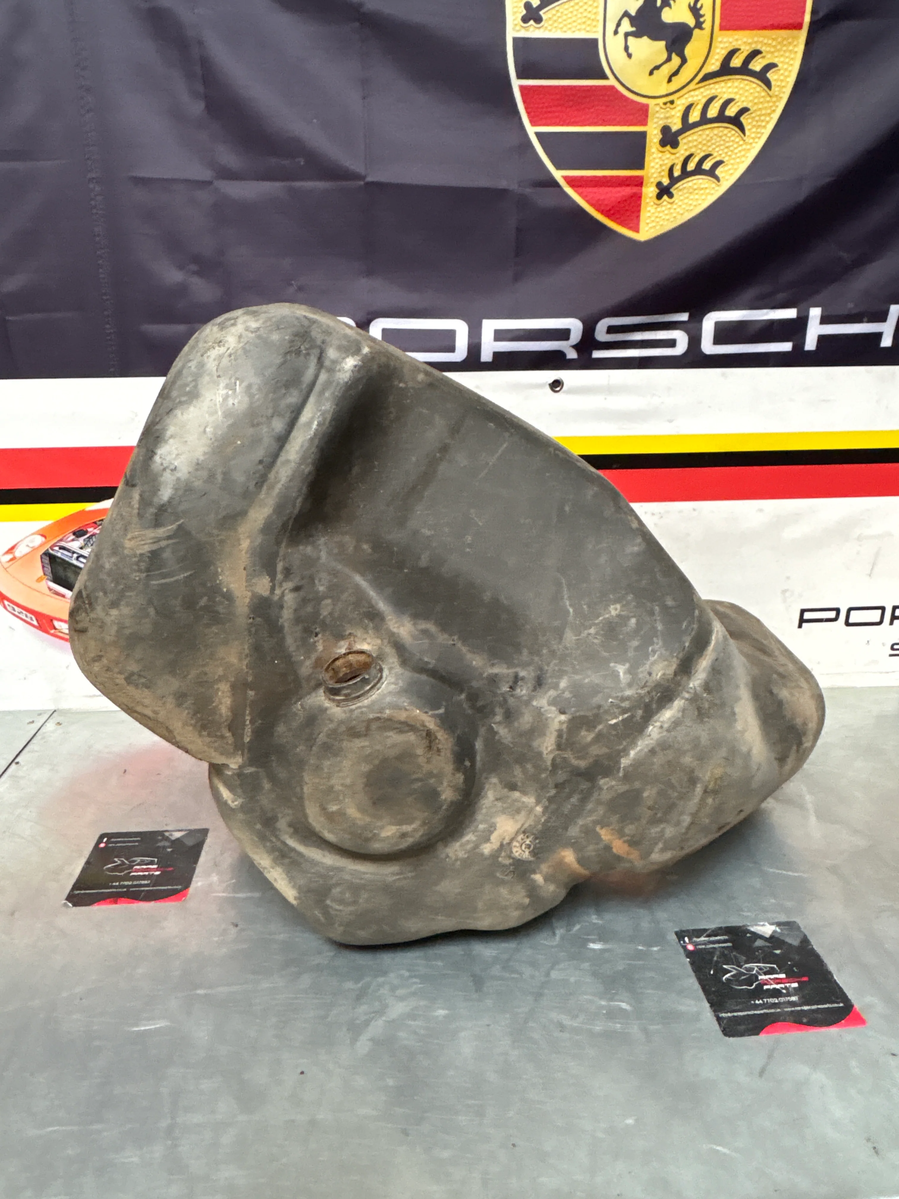 Porsche 928 fuel tank, used 92820100303/04 - Image 5