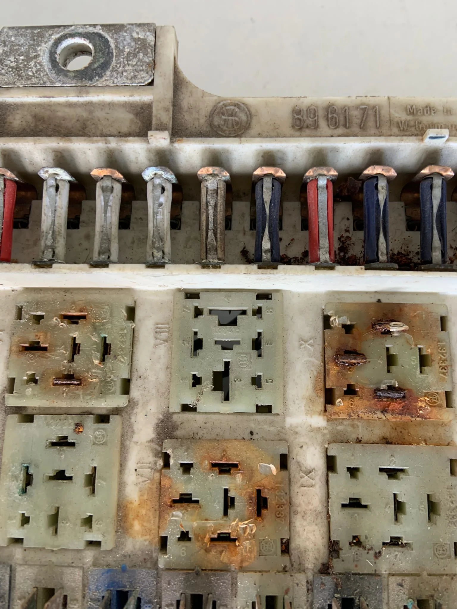 Porsche 928 fuse board, 92861010504 used - Image 4