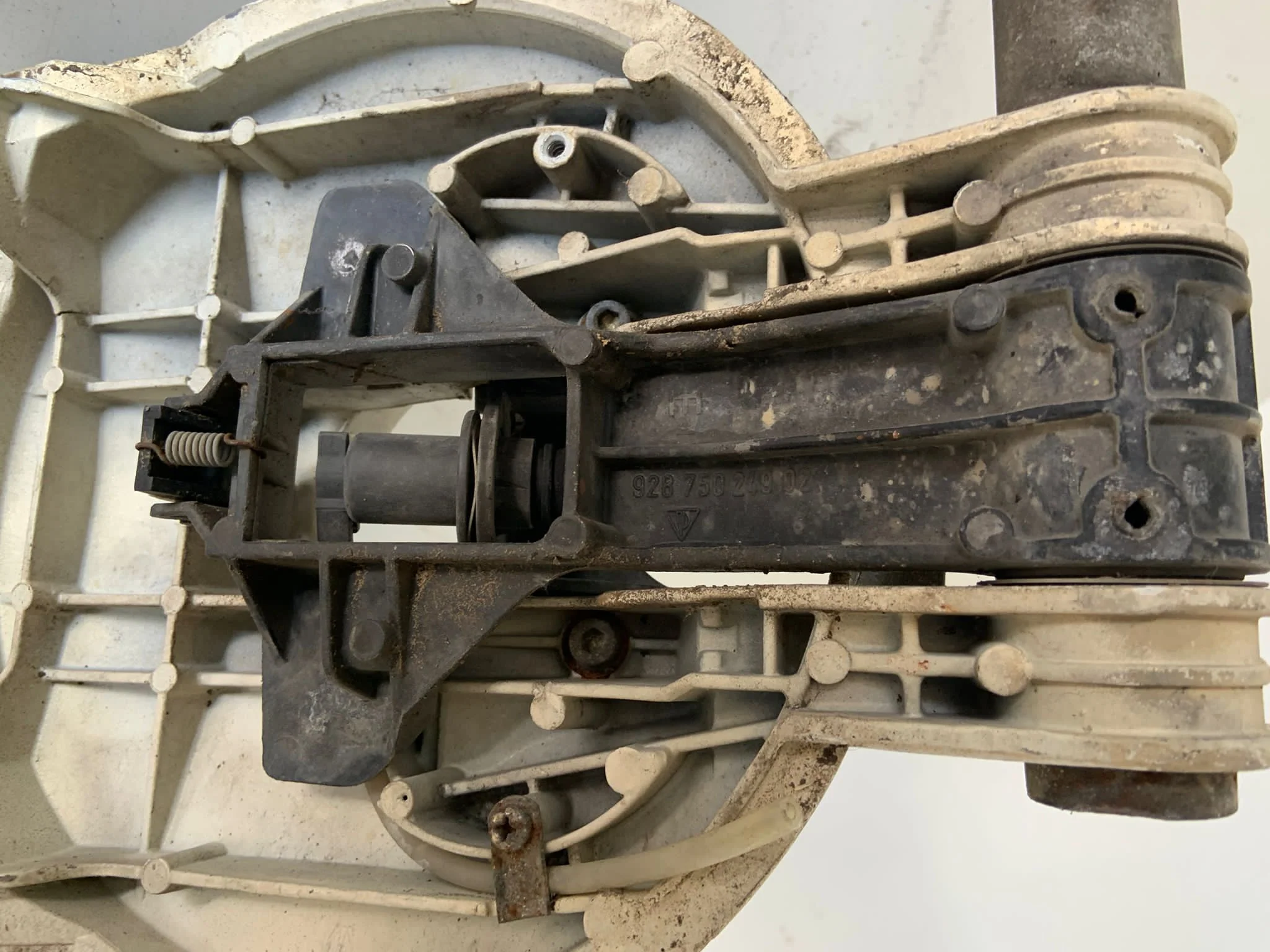 Porsche 928 left headlight swivel frame with bearing 92875024902 92875024302 92875021102 used - Image 4
