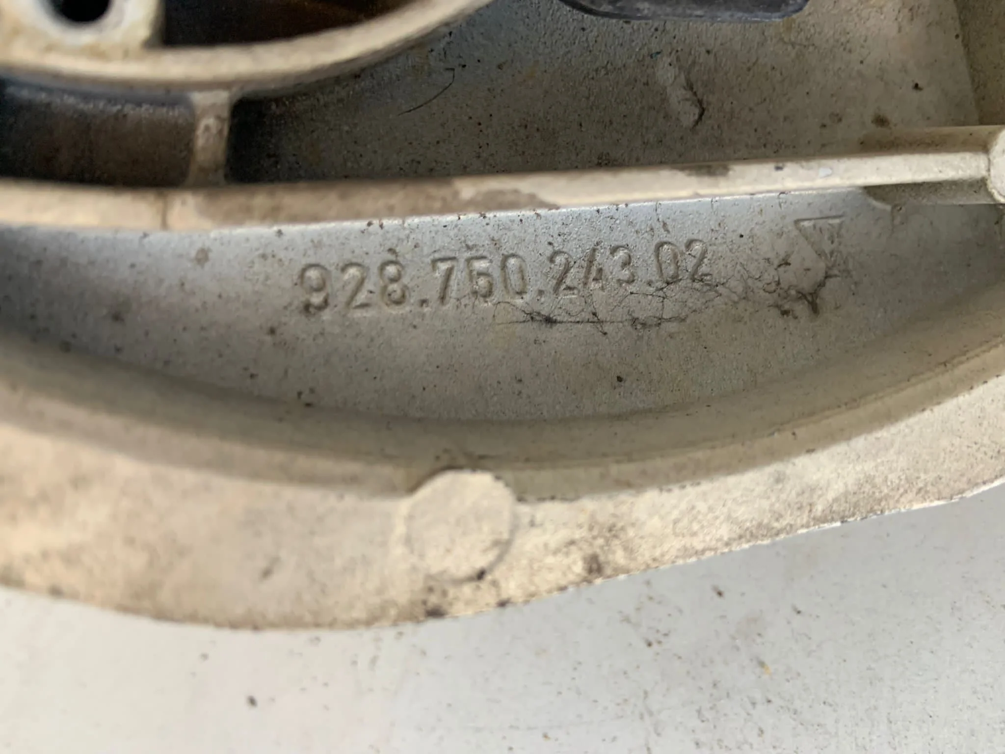Porsche 928 left headlight swivel frame with bearing 92875024902 92875024302 92875021102 used - Image 6