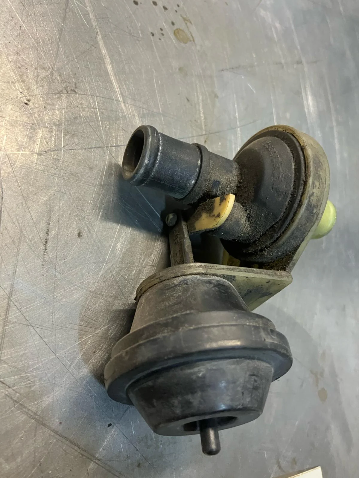 Porsche 928 heater valve 92857457304 - Image 2