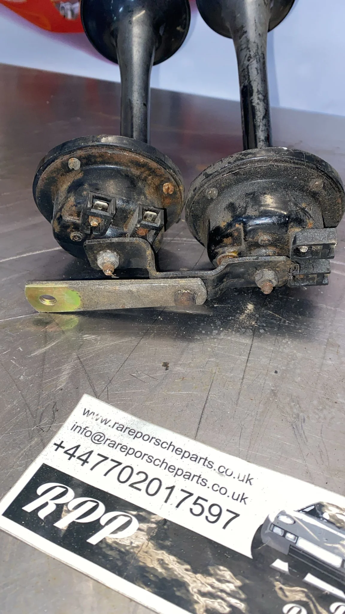Porsche 928 horn, used - Image 3