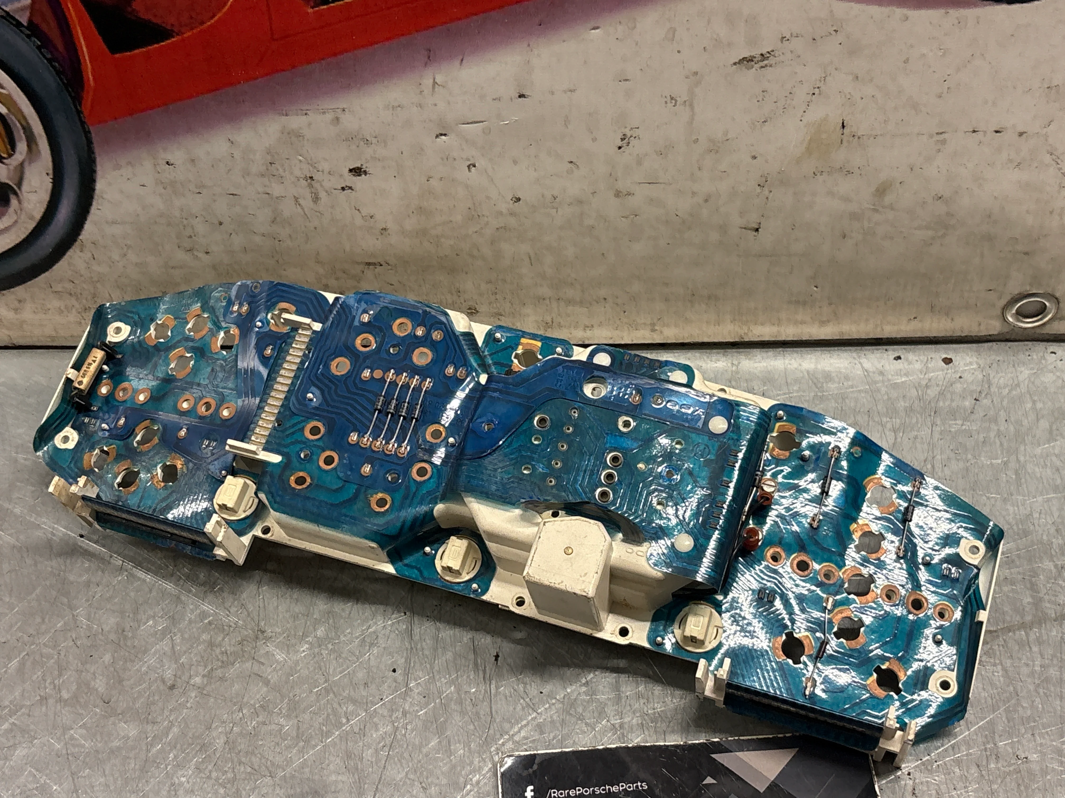 Porsche 928 instrument cluster circiut board, used VDO number: X15-1208034 / 88 481 487 - Image 6