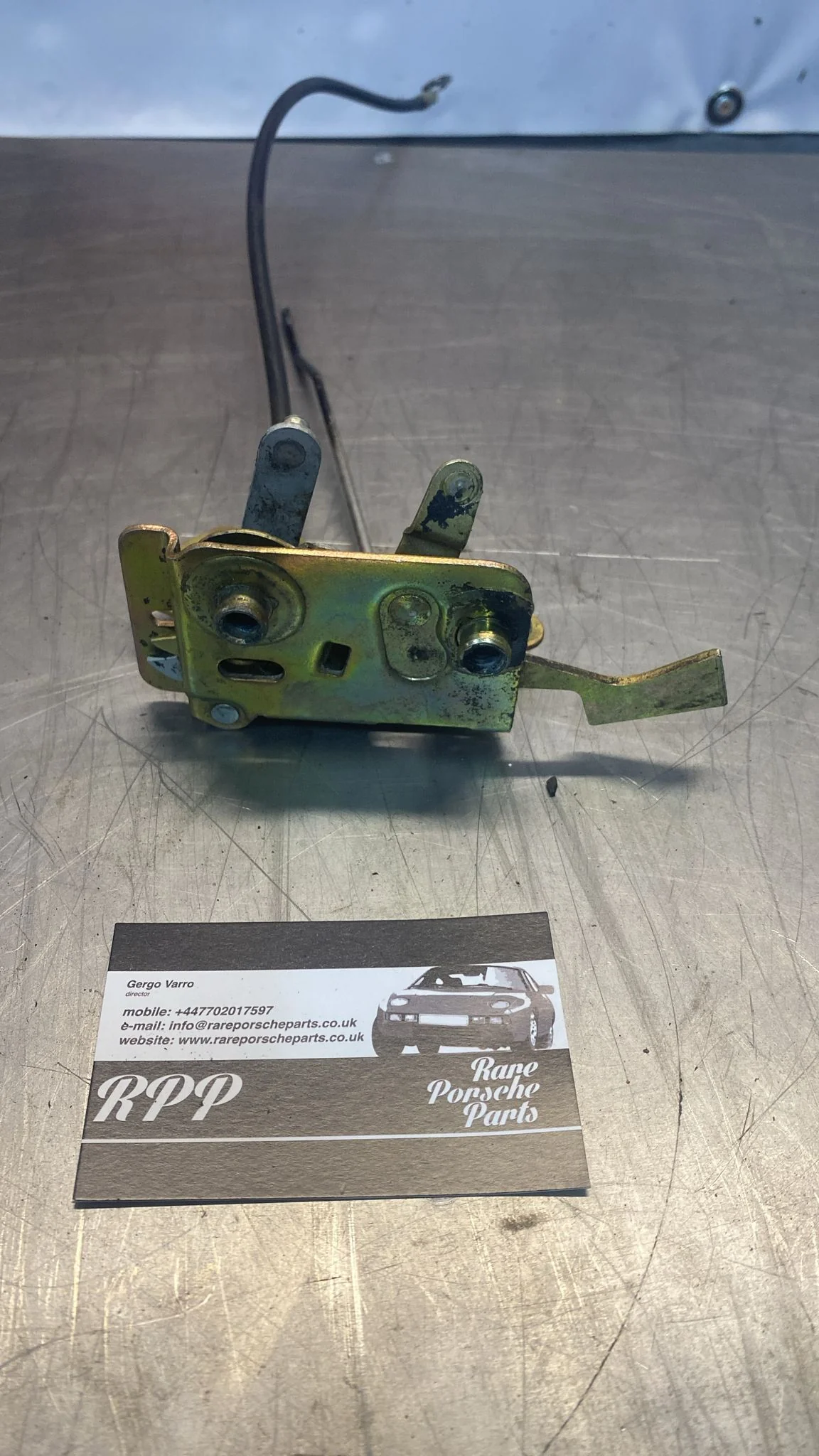 Porsche 928 left door lock mechanism 92853705330 used - Image 4