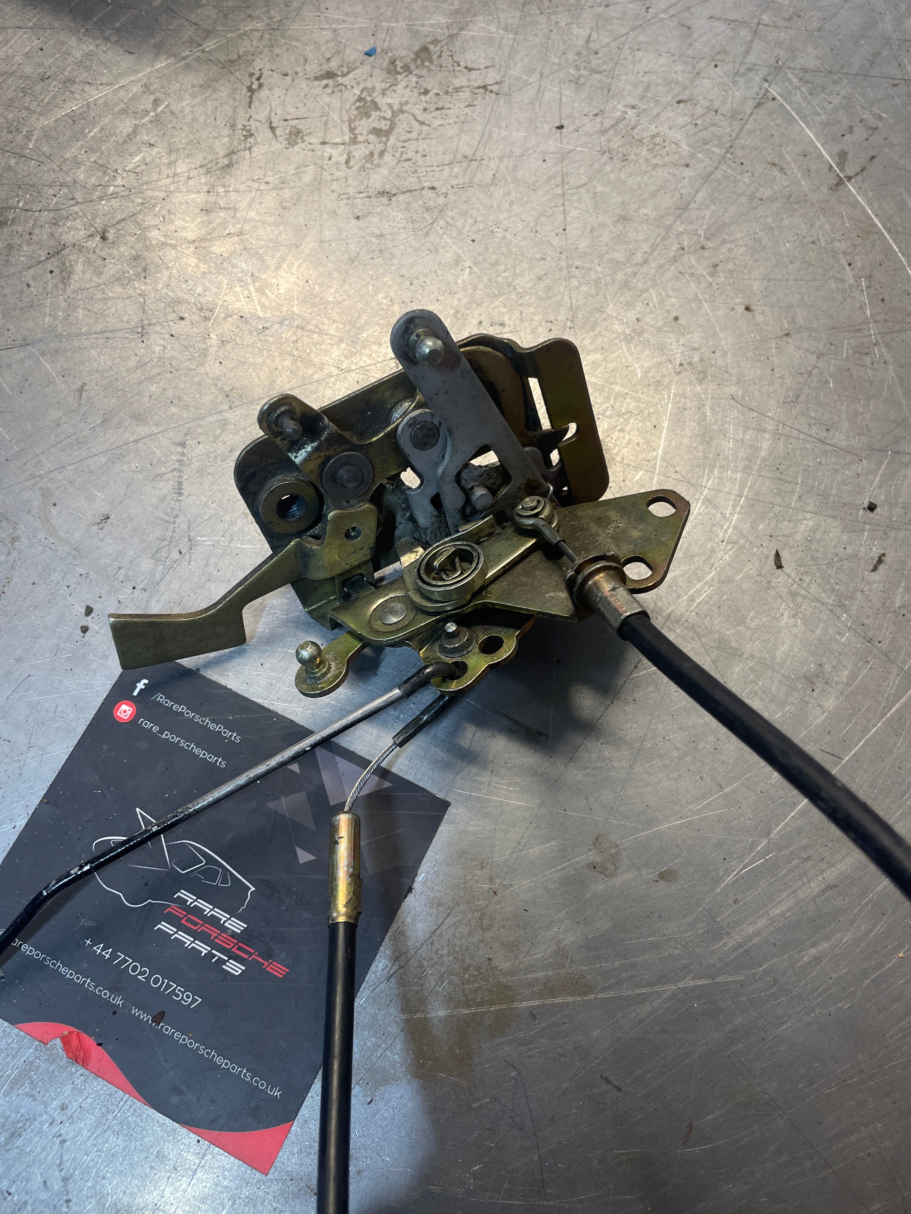 Porsche 928 left door lock mechanism 92853705330 used - Image 9