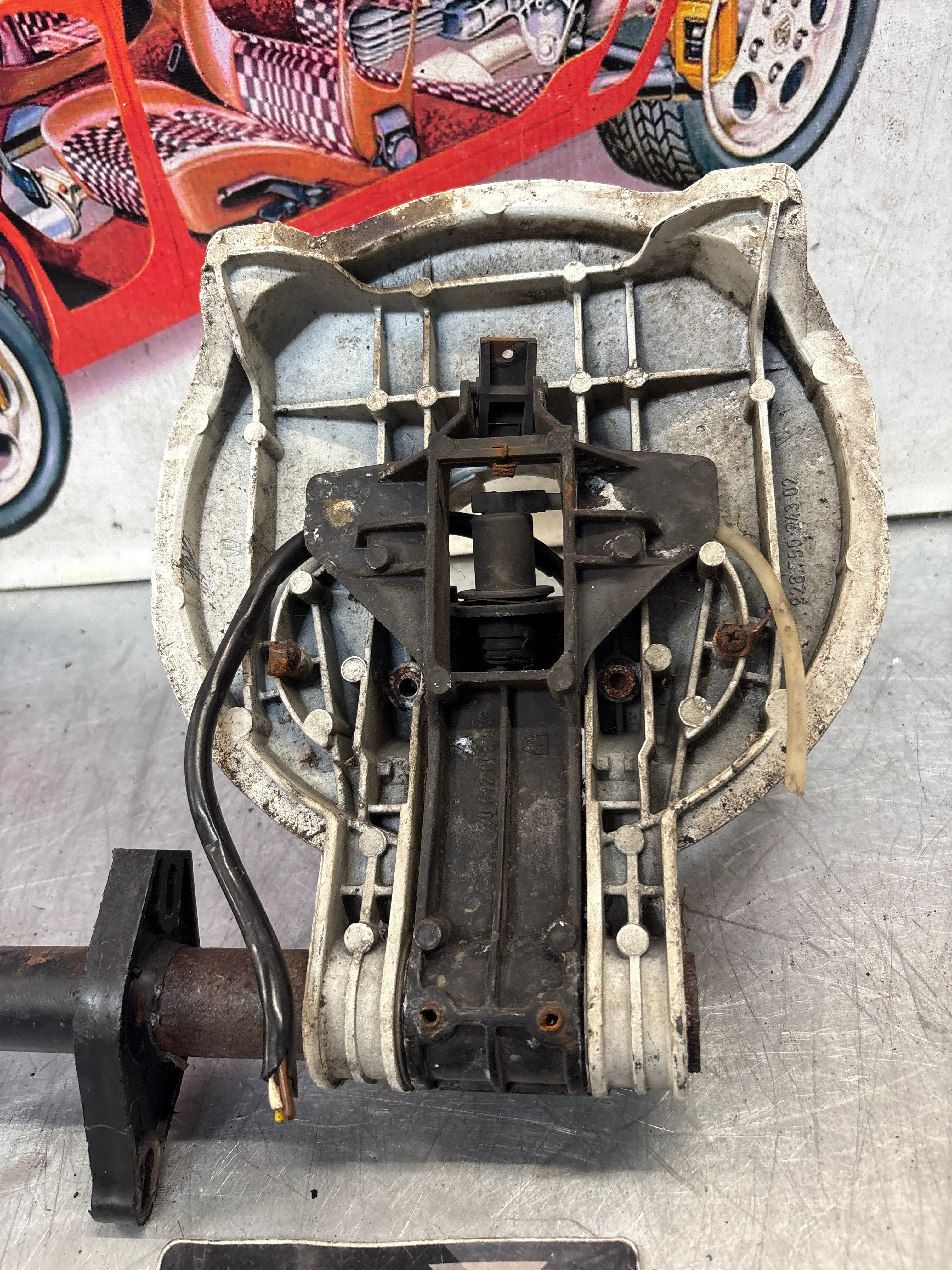 Porsche 928 left headlight swivel frame 92875024902 92875024302 used - Image 2