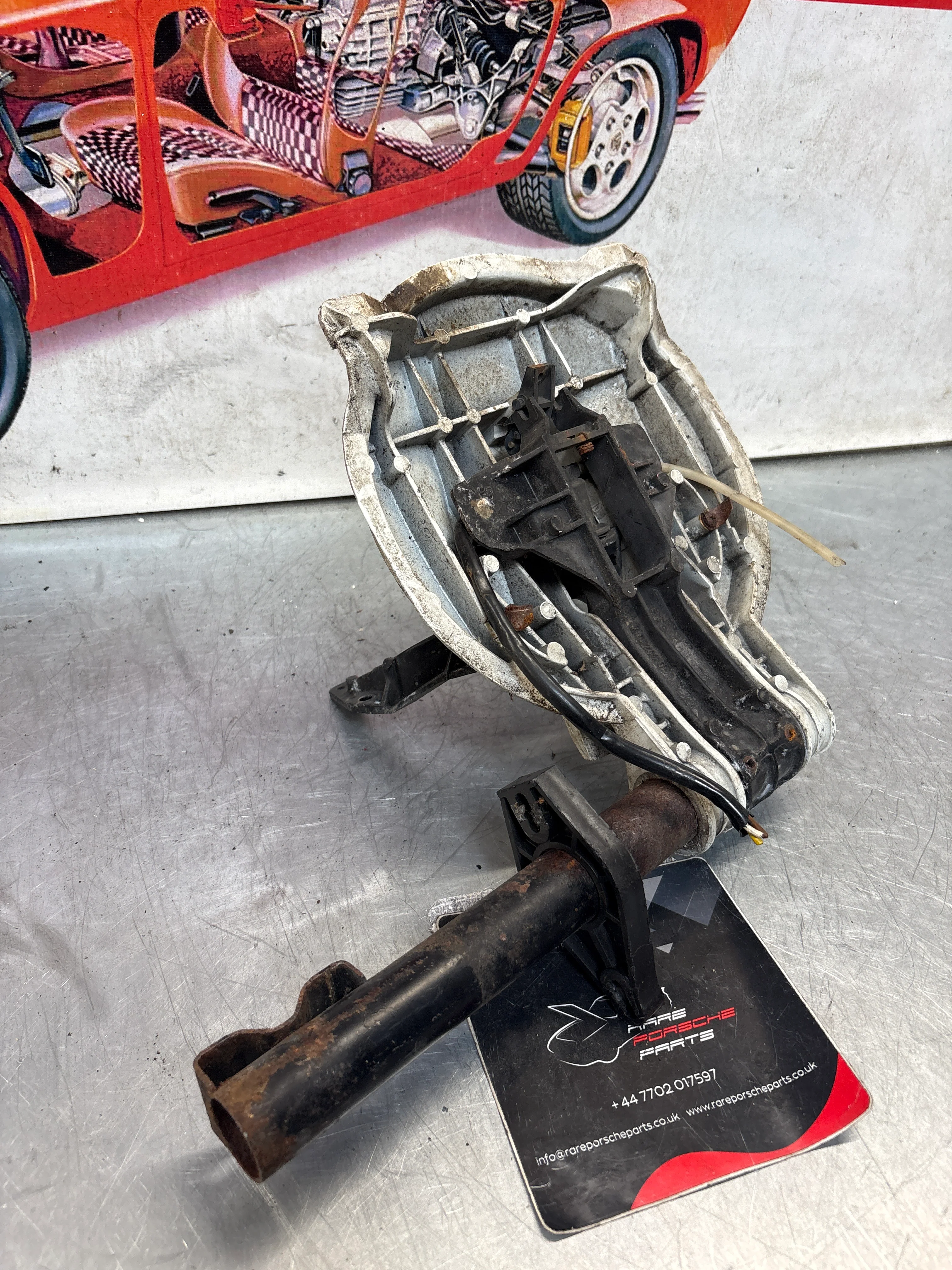 Porsche 928 left headlight swivel frame 92875024902 92875024302 used - Image 5