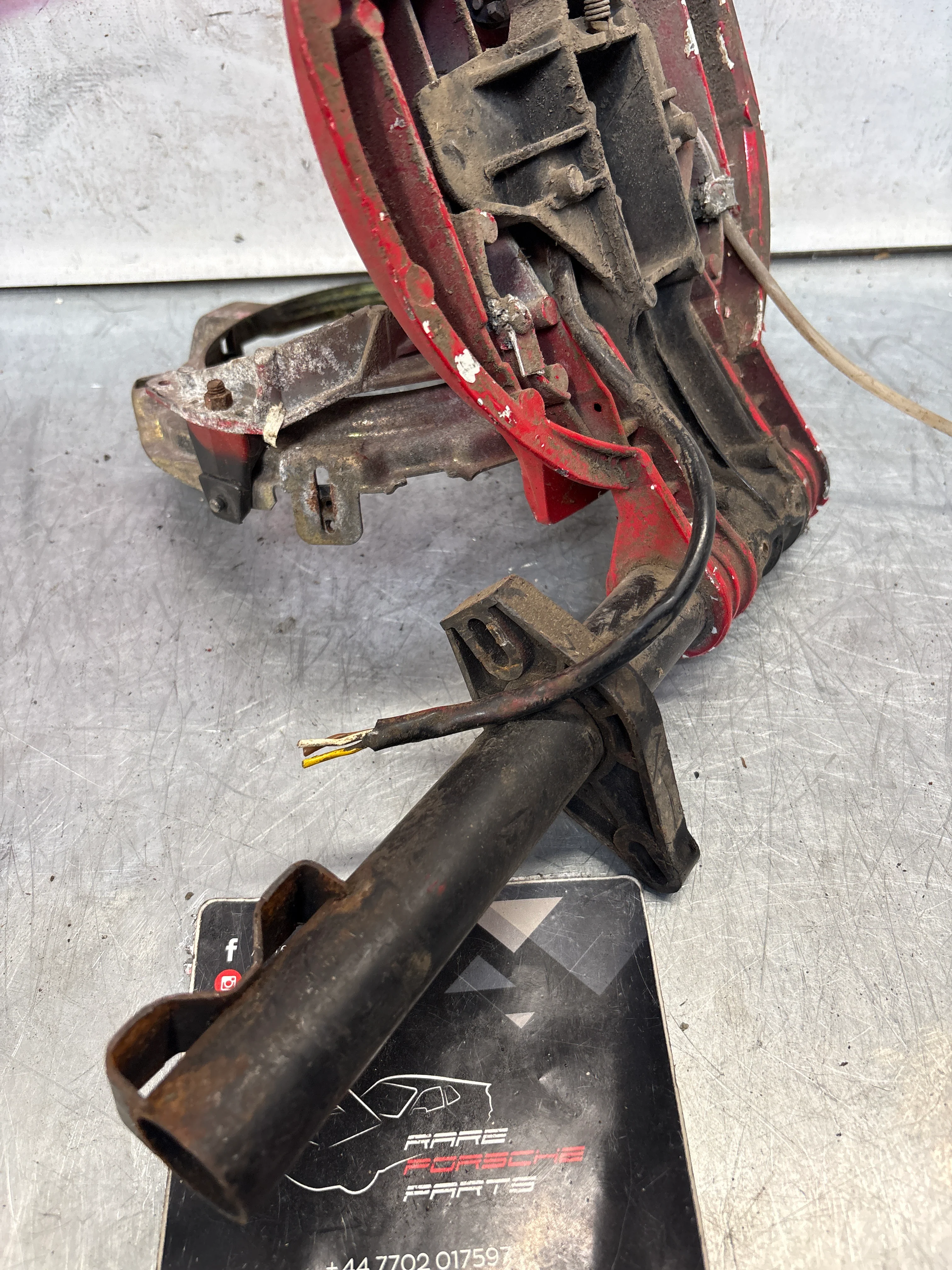 Porsche 928 left headlight swivel frame 92875024902 92875024302 used - Image 5