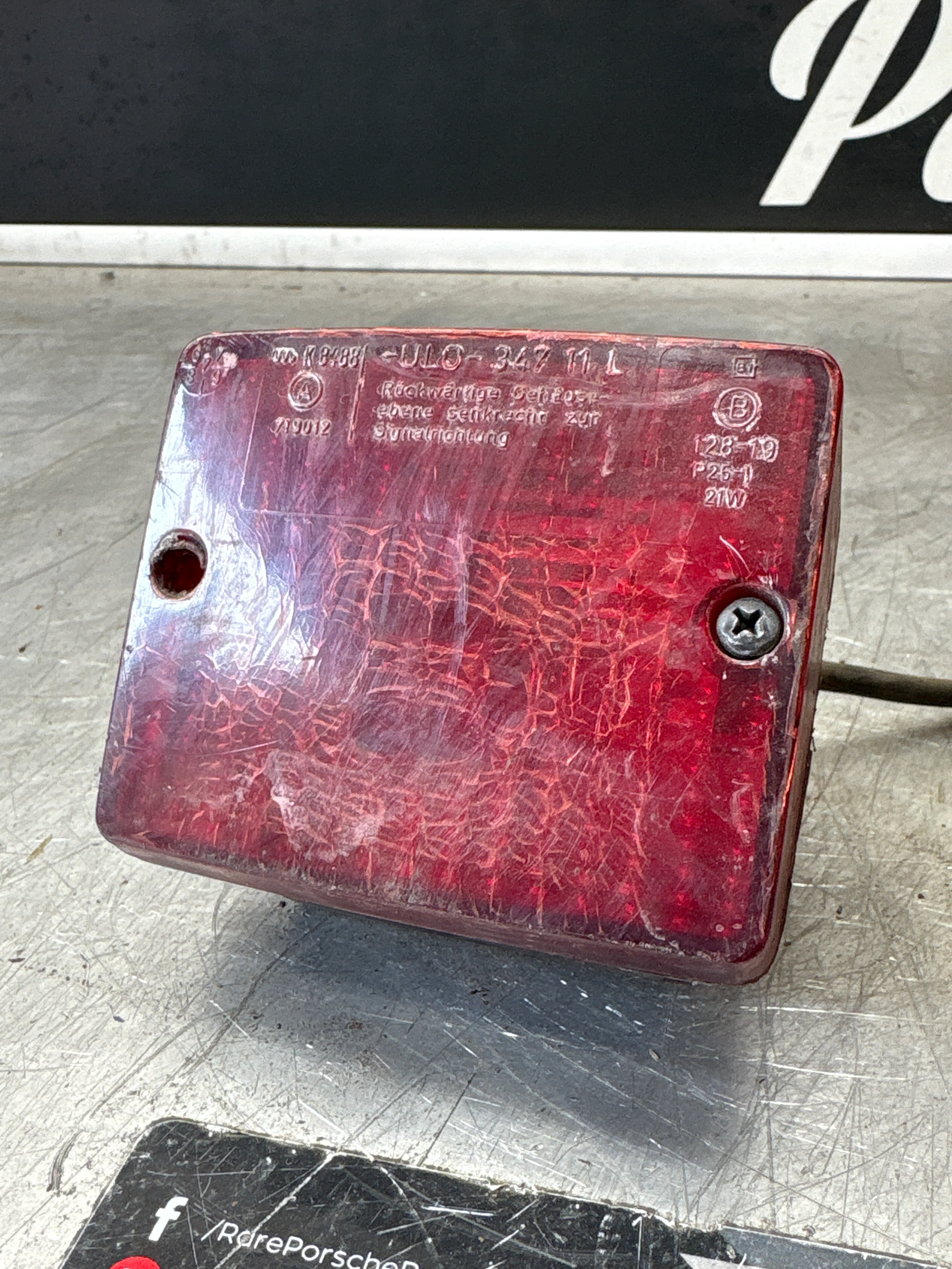Porsche 928 left rear fogliht, used 92863142801R / 92863142701L spares or repair - Image 3