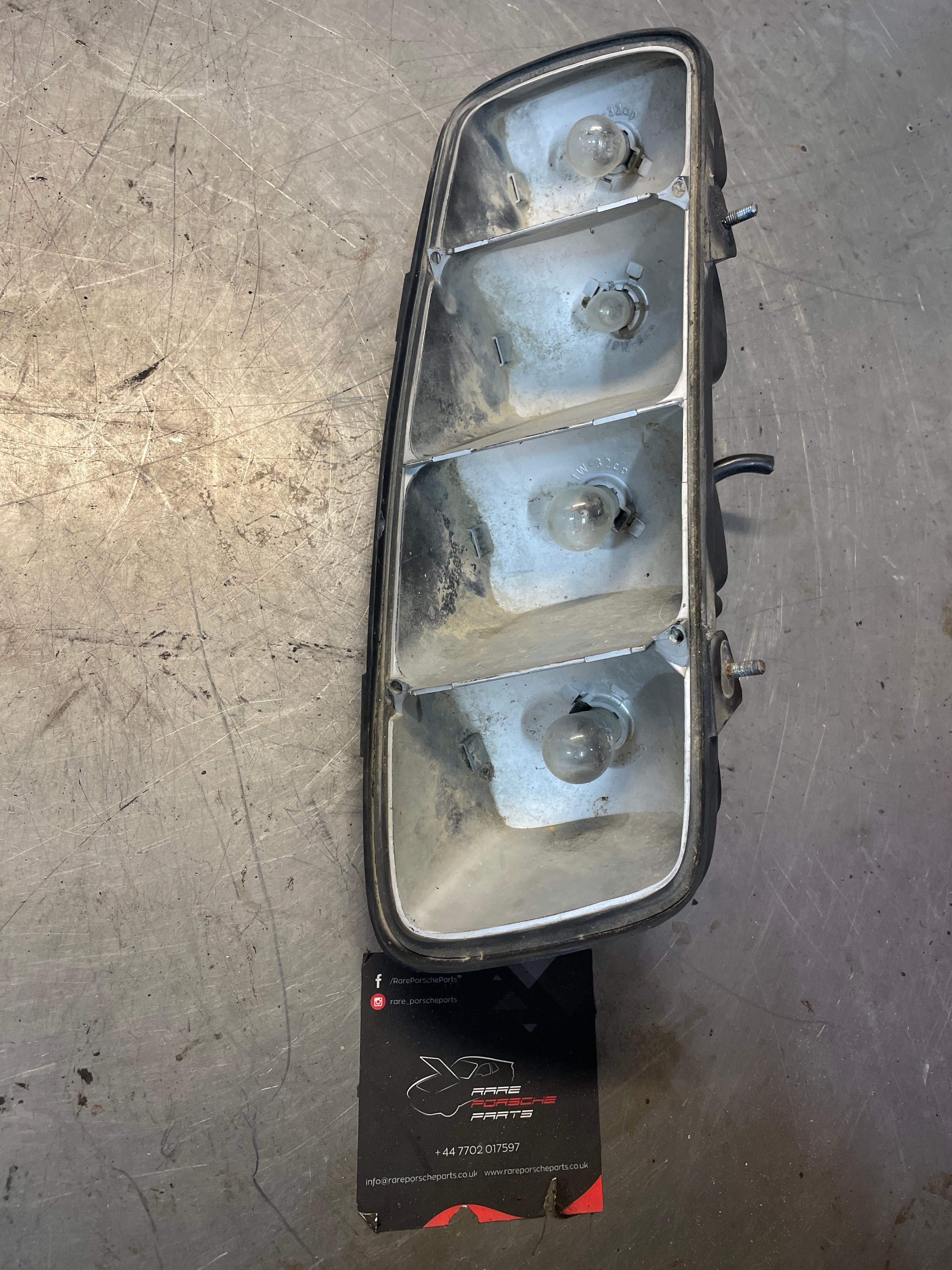 Porsche 928 left rear tail light housing, used - Image 6