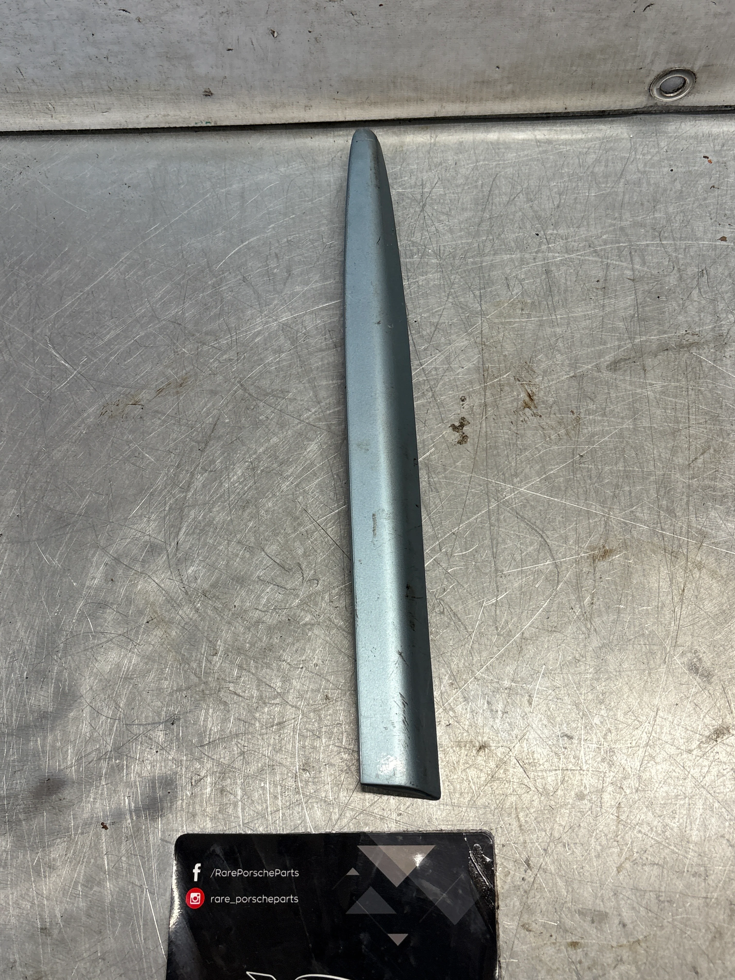 Porsche 928 left side front wing molding trim, used 92855903703 - Image 7