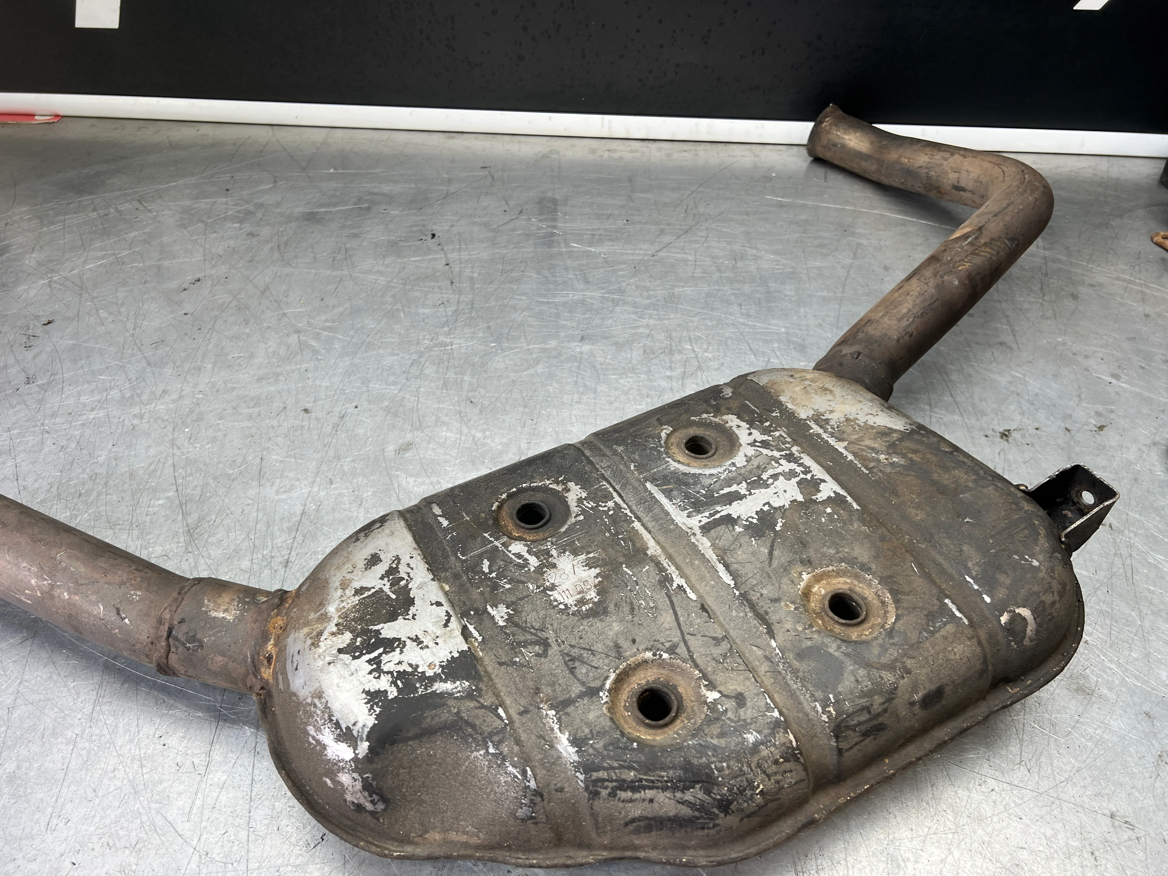 Porsche 928 Right side silencer, used 92811109401 - Image 2