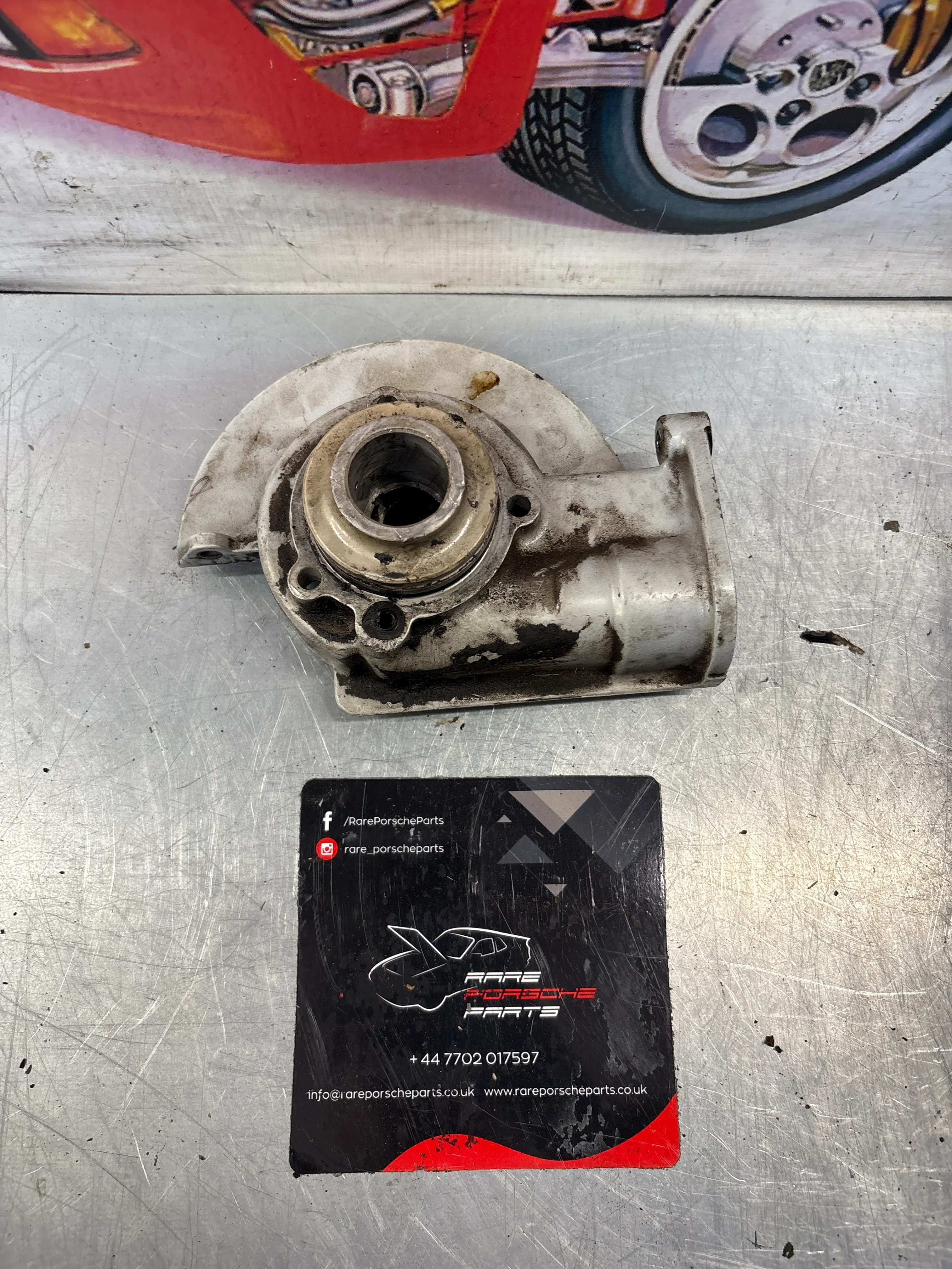 Porsche 928 Oil pump housing, used 9281051362R - Image 2