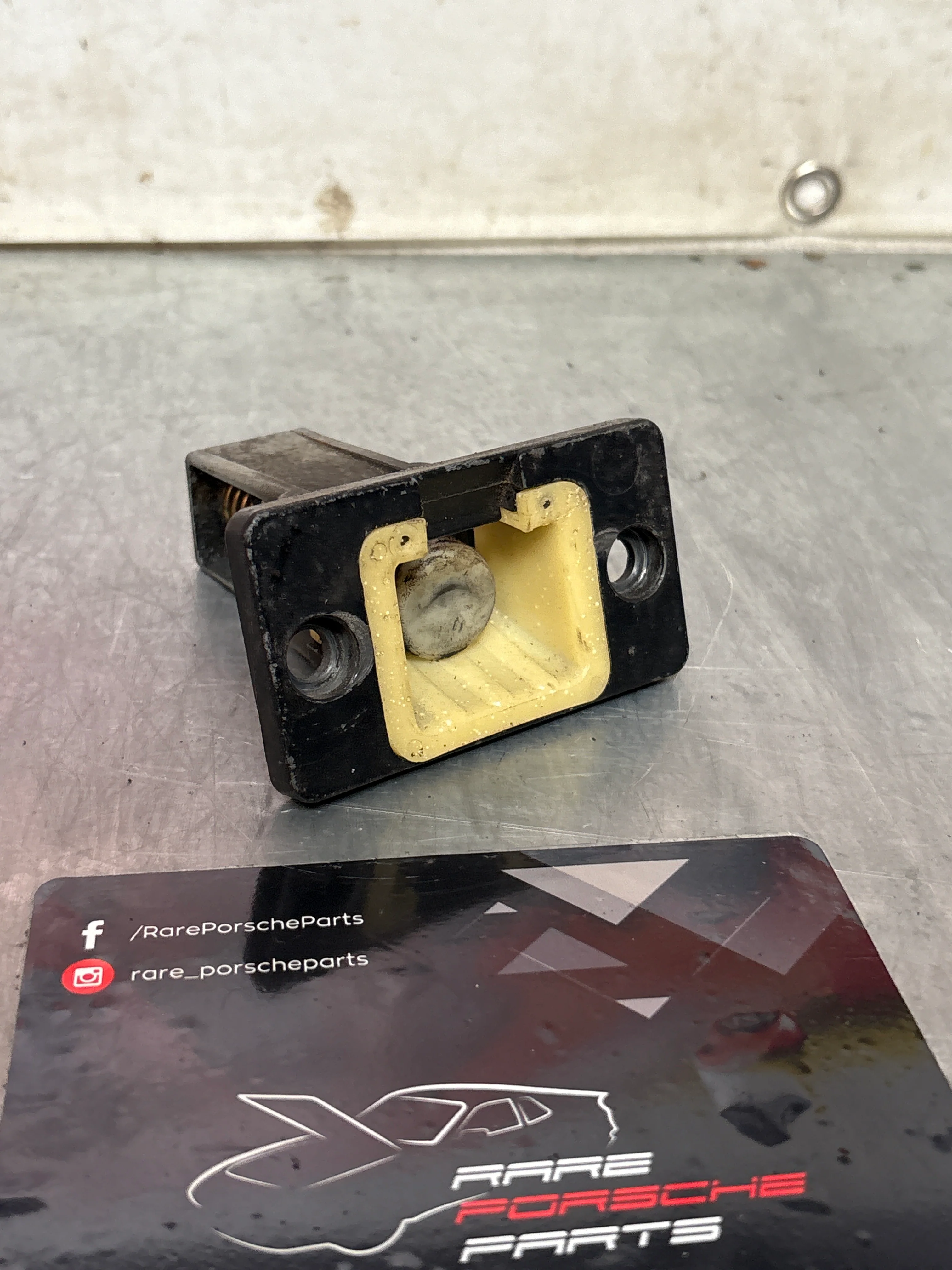 Porsche 928 rear boot lock receiver, 92851205503 - Image 4