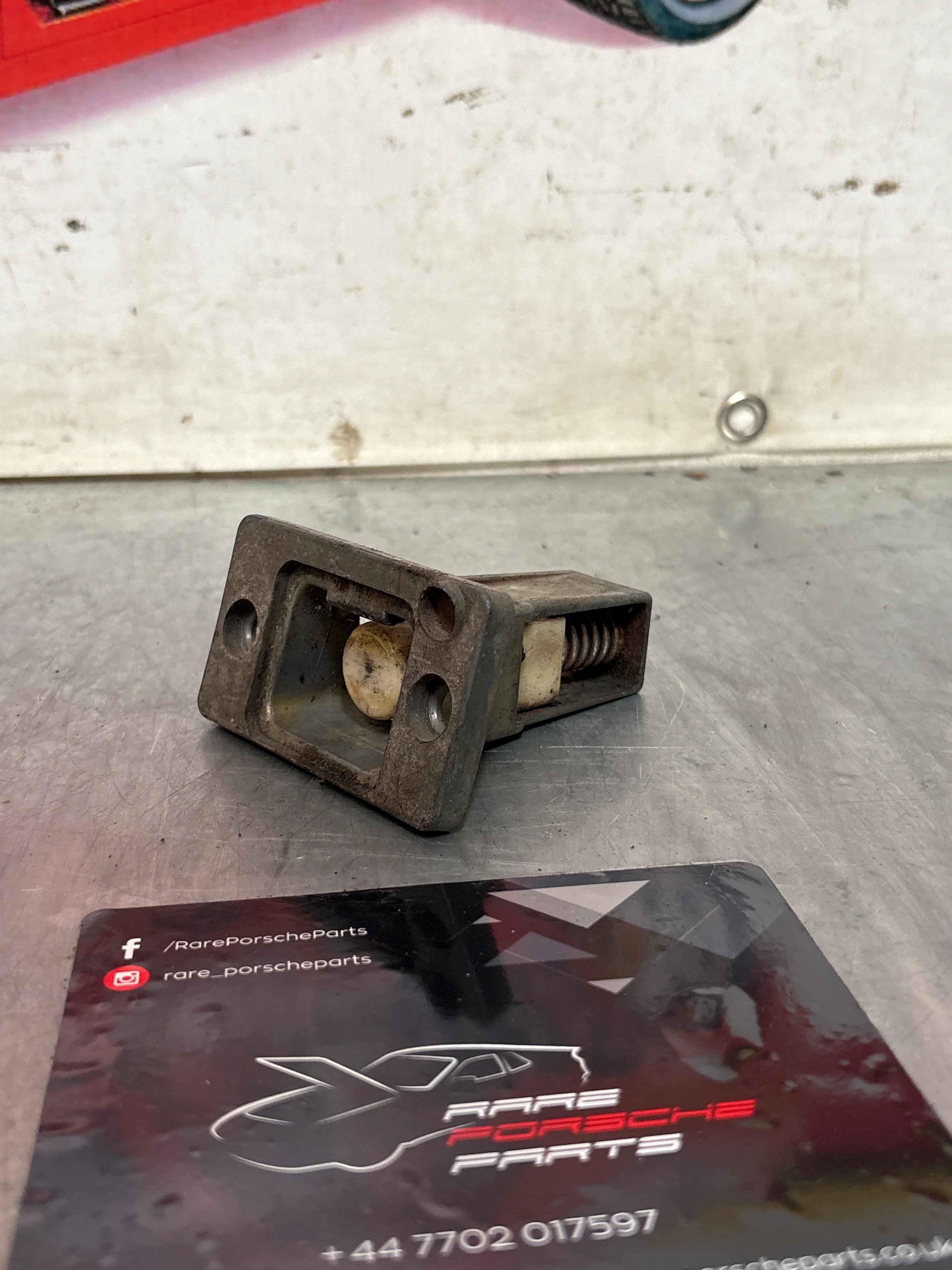Porsche 928 rear boot lock receiver, 92851205502 - Image 2