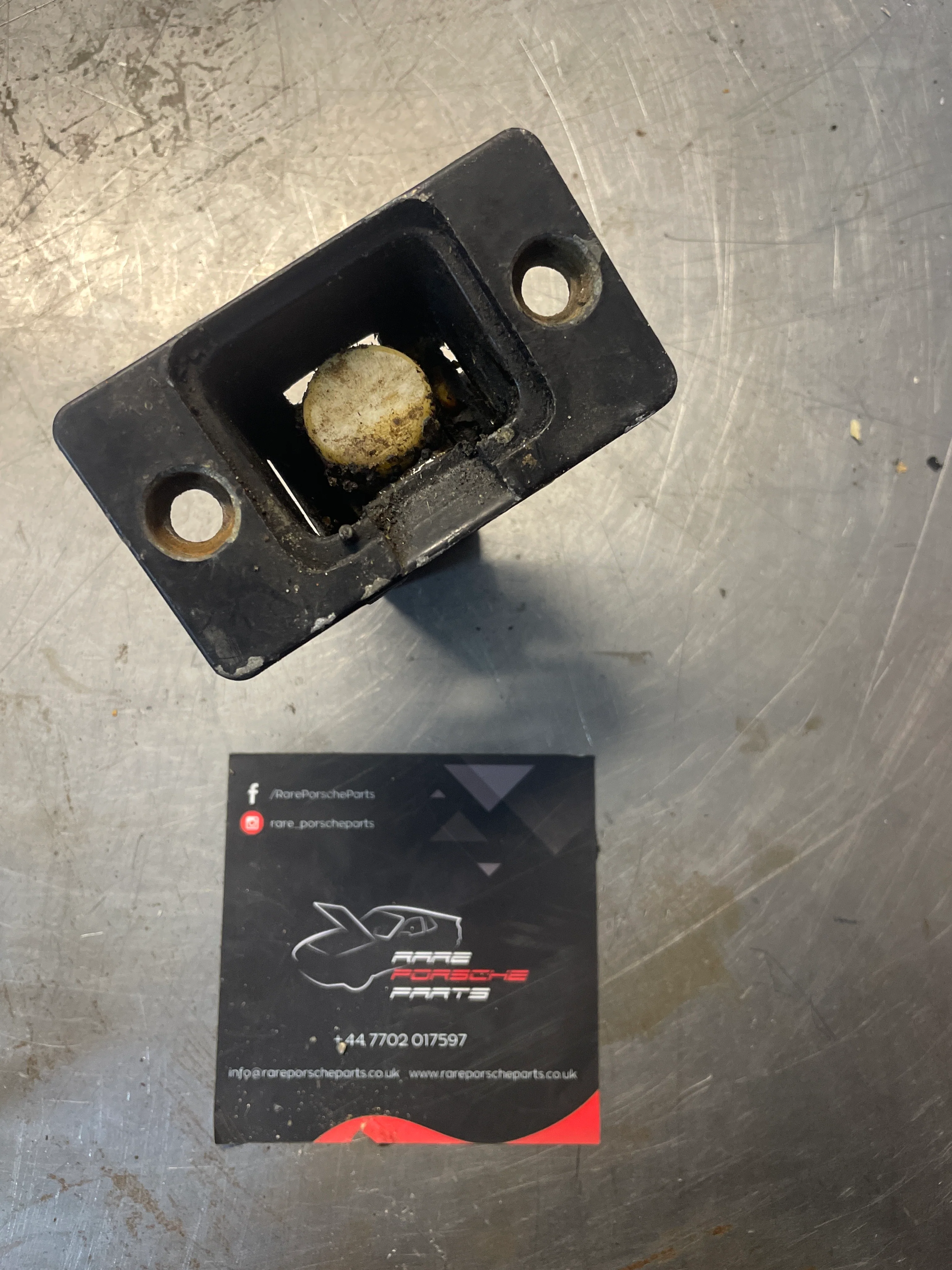 Porsche 928 rear boot lock receiver, used 92851217103 - Image 2