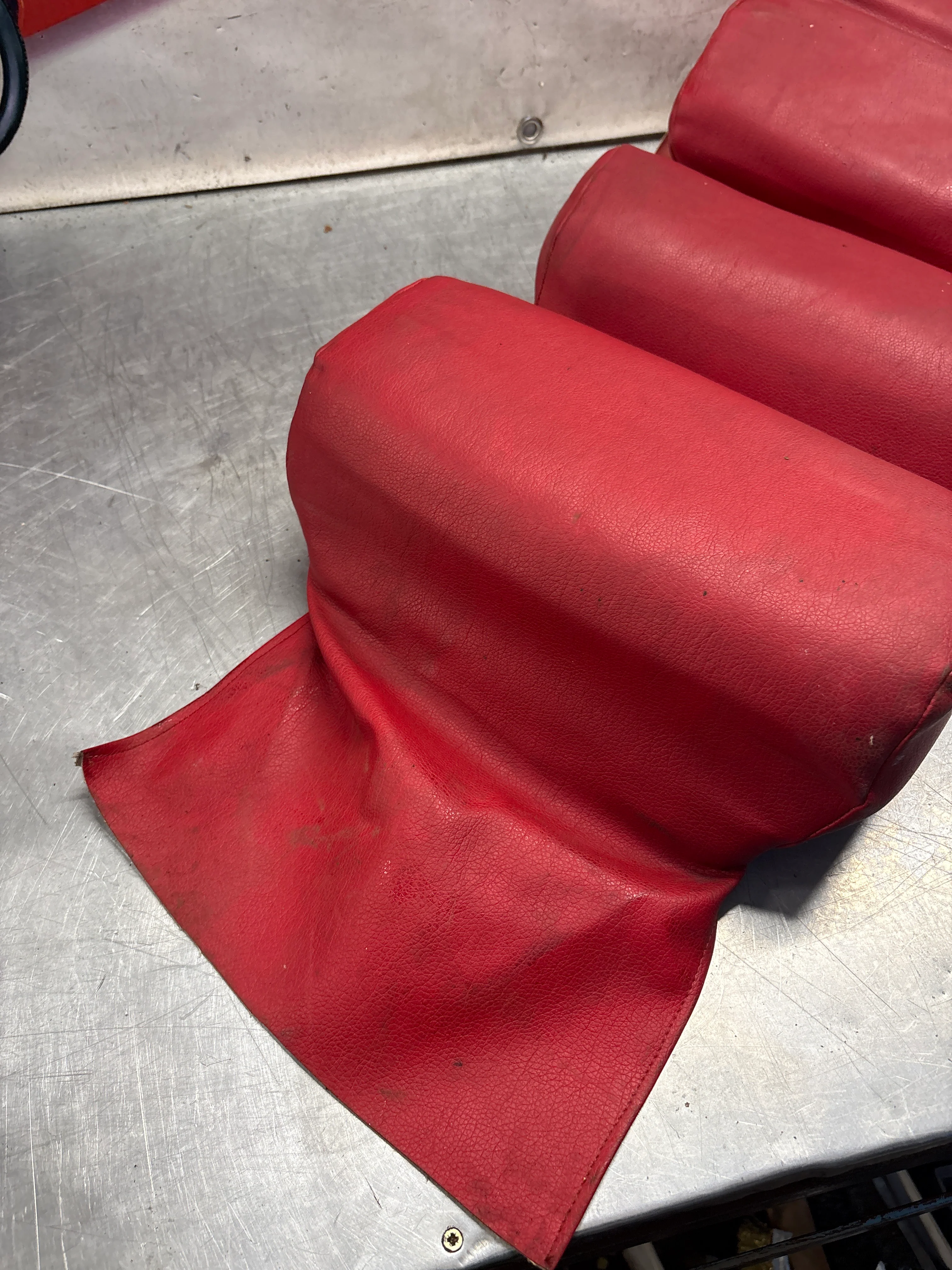 Porsche 928 rear right seat and center + upper cushion, used, can-can red 92852206051 / 92852208851 / 92852204650 - Image 9
