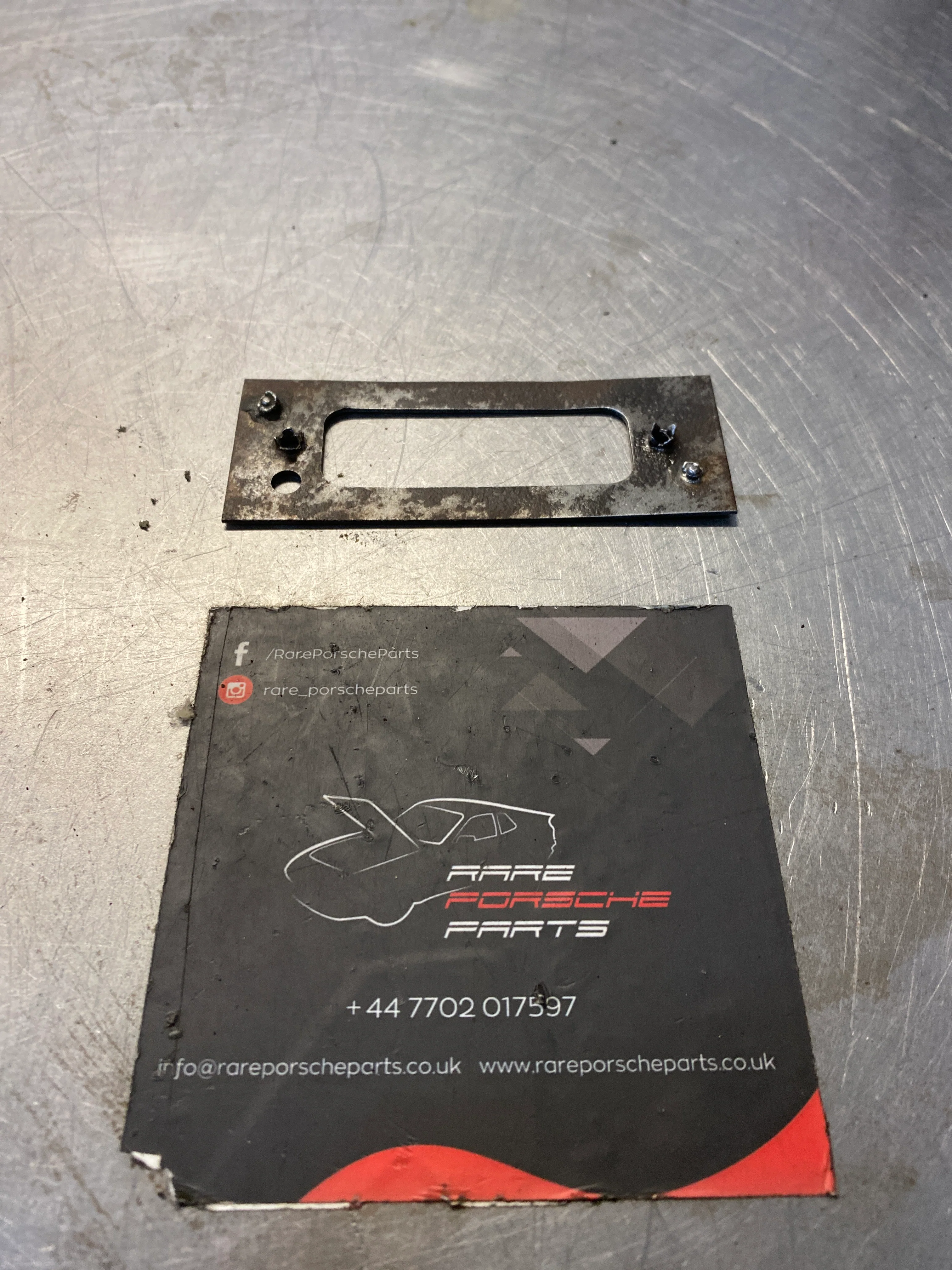 Porsche 928 rear license securing plate, used 92850511202 - Image 3