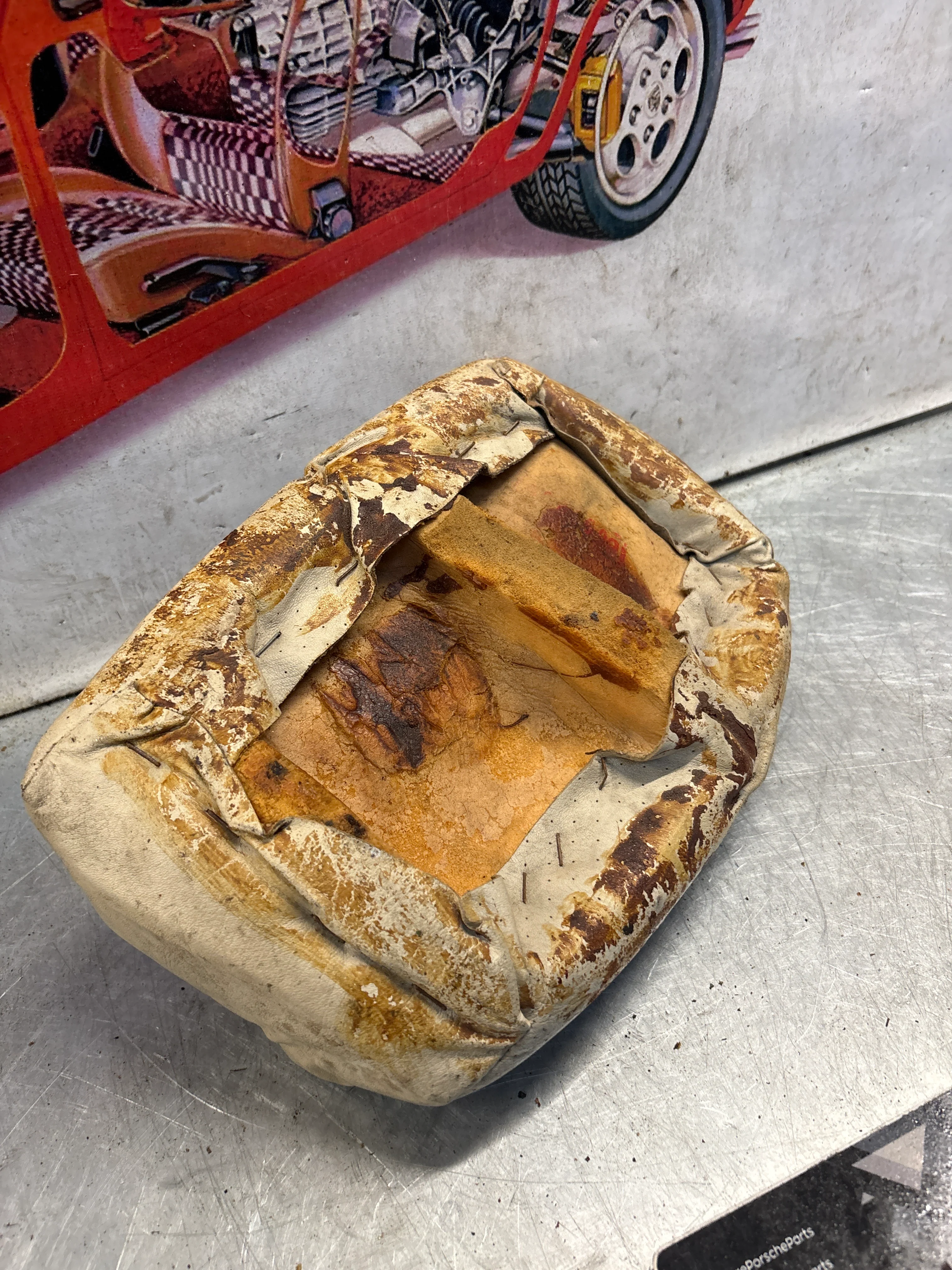 Porsche 928 rear right seat centre cushion, leather, beige, used 92852208851 - Image 7