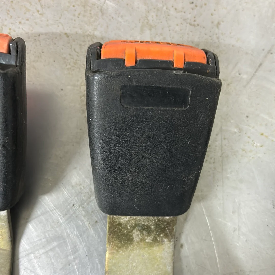 Porsche 928 pair of rear seat belts used 92880301502 - Image 5