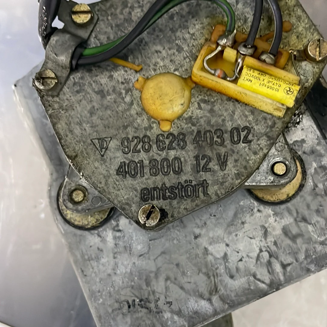 Porsche 928 rear windshield wiper motor 92862840302 - Image 4