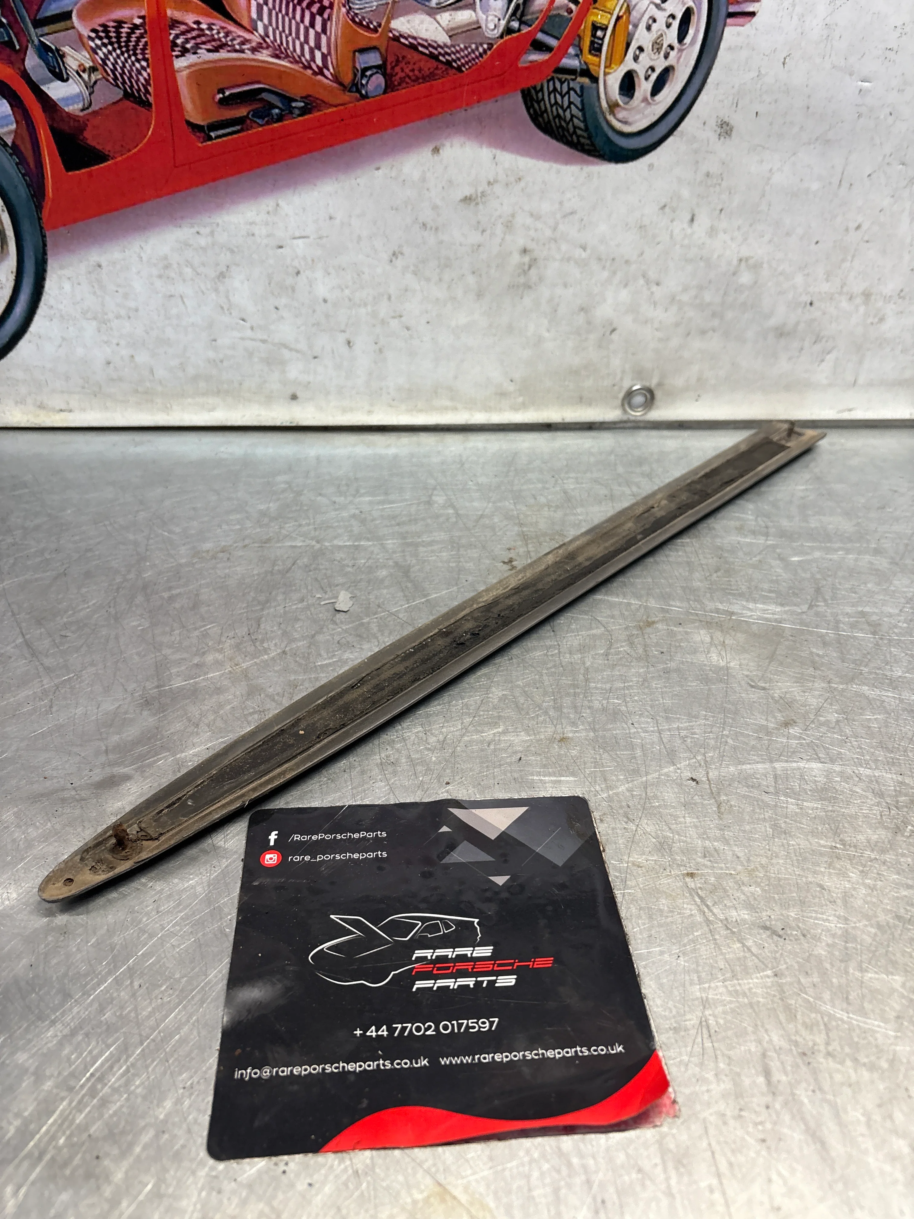Porsche 928 Right rear Protective Moulding, used 92855904203 - Image 8