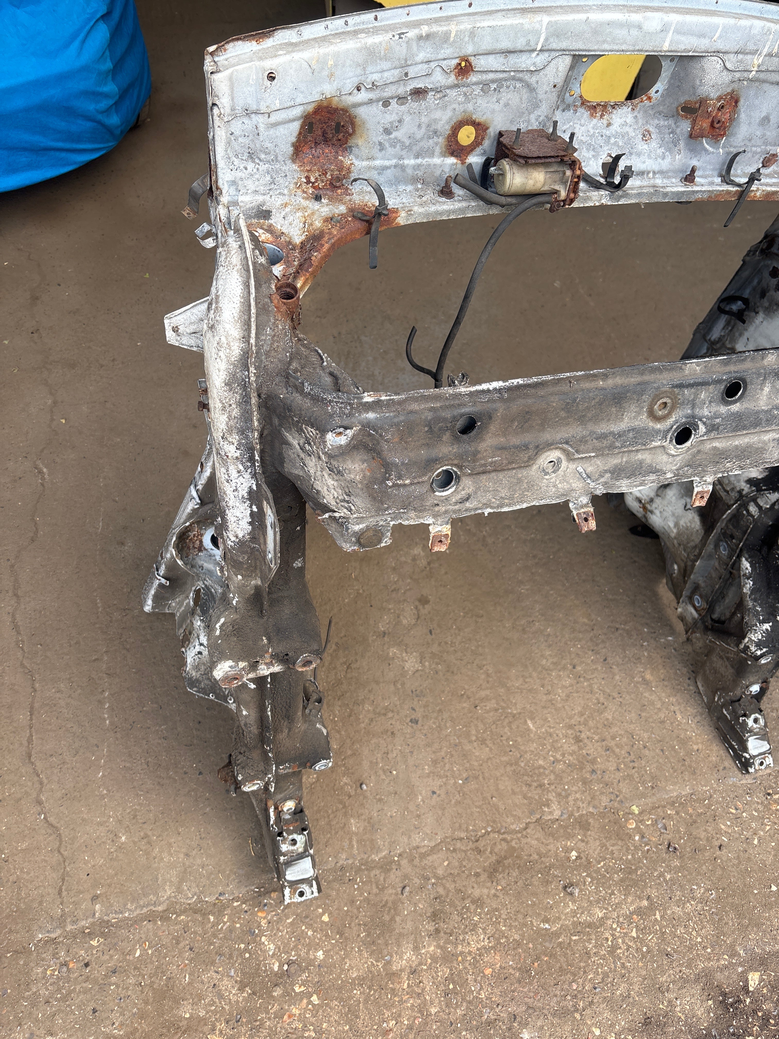 Porsche 928 S 1982 Front Section Cut - Image 3