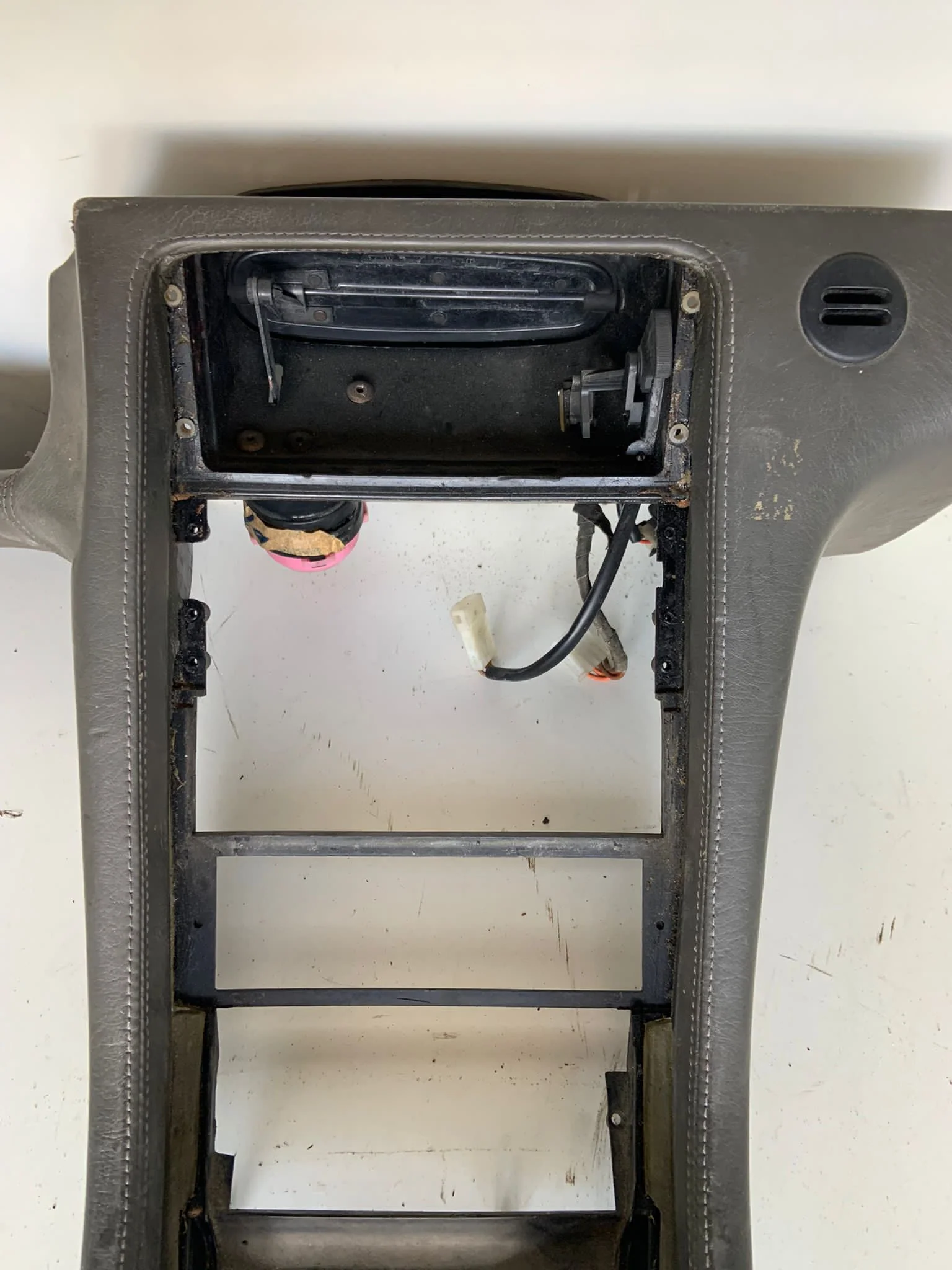 Porsche 928 S Center Console 92855206304 used - Image 3