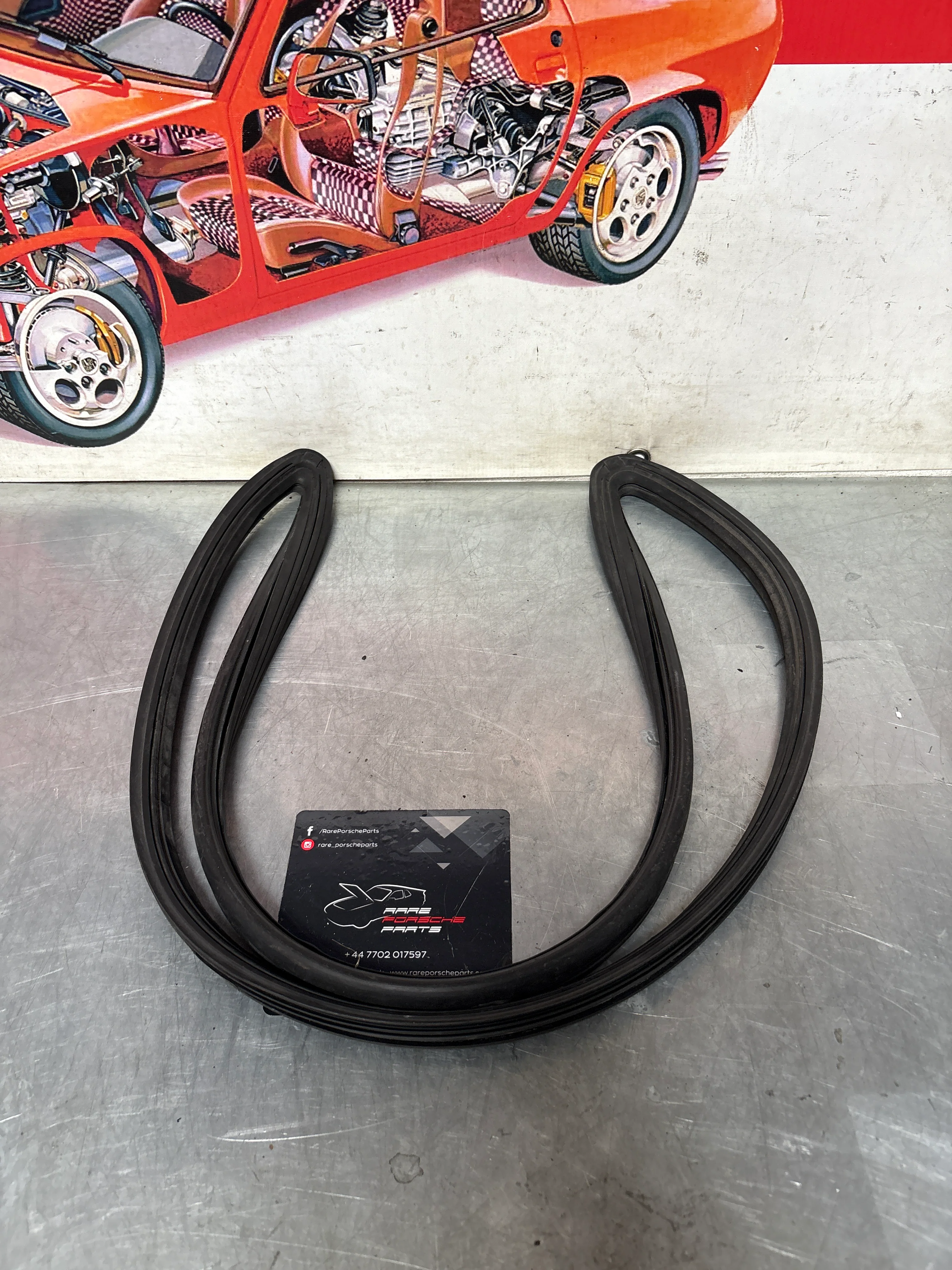 Porsche 928 right rear quarter glass rubber seal, 92854303804 used - Image 4