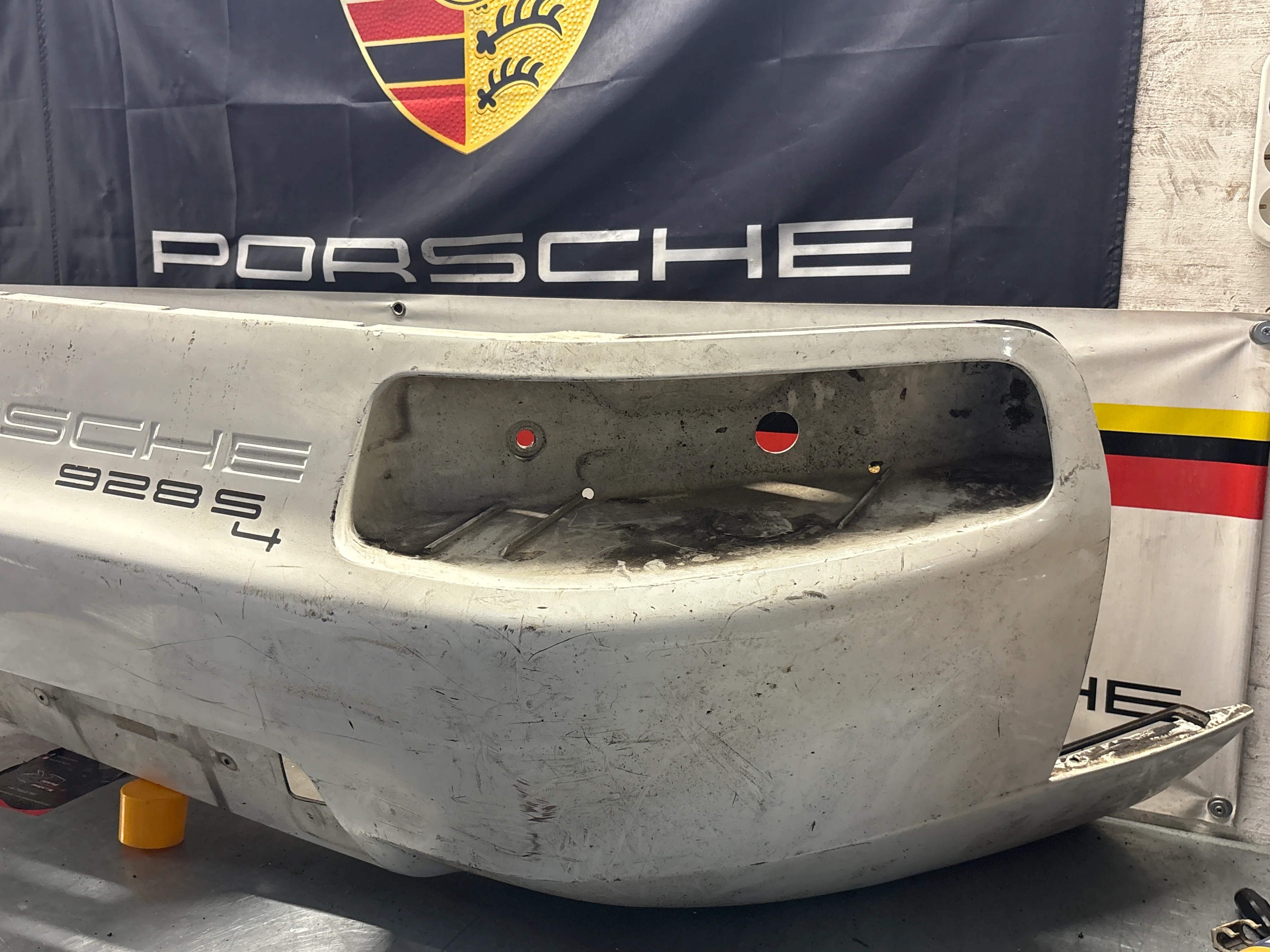 Porsche 928 S/S4 rear bumper, used 92850512320 - Image 4