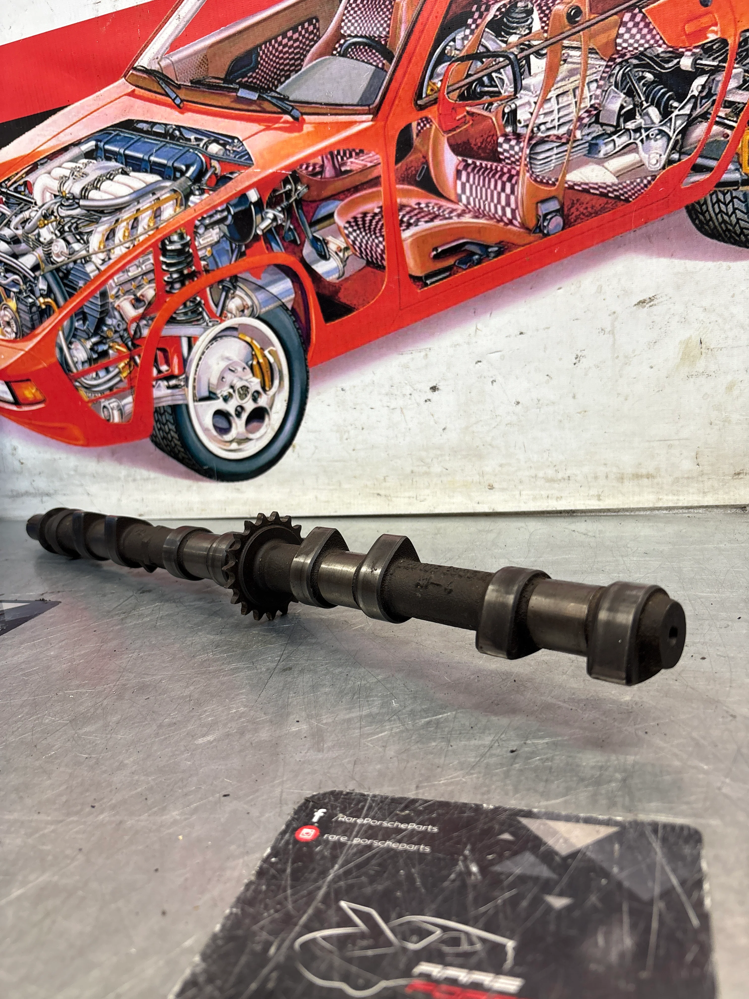 Porsche 928 S3 M28.45/46 engine Camshaft, exhaust side, cylinder 1-4, used 9281052935R / 92810529308 - Image 5