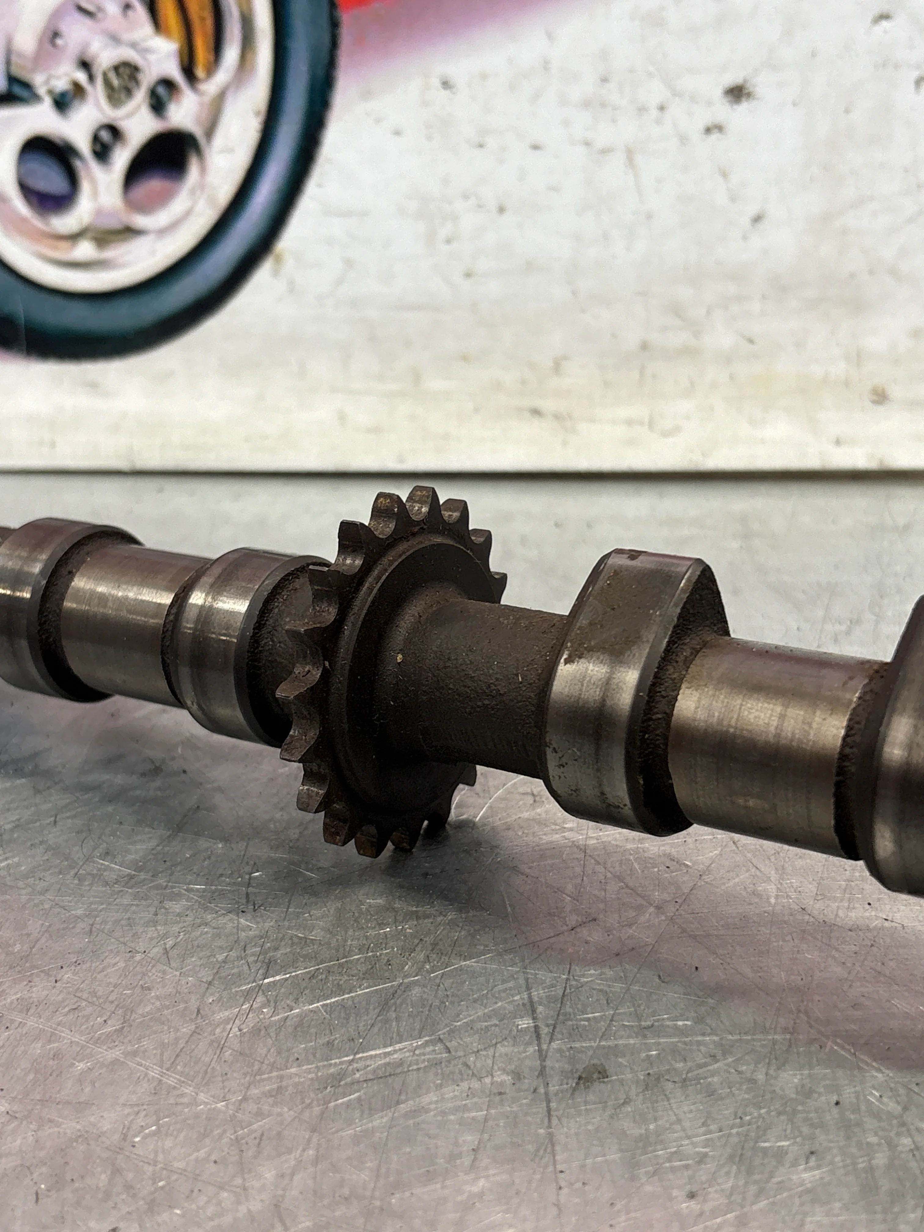 Porsche 928 S3 M28.45/46 engine Camshaft, exhaust side, cylinder 1-4, used 9281052935R / 92810529308 - Image 6