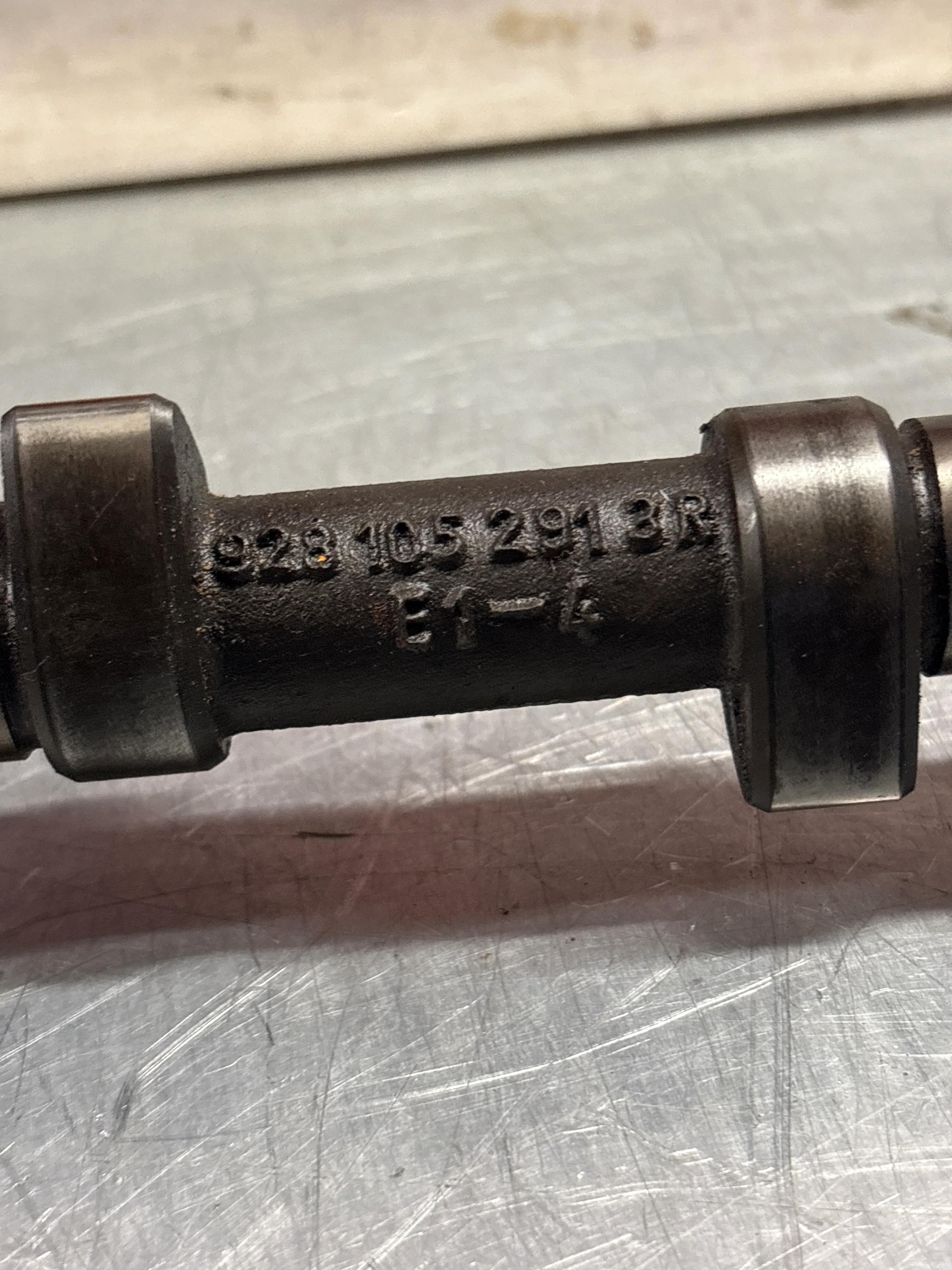 Porsche 928 S3 M28.45/46 engine Camshaft, intake side, cylinder 1-4, used 9281052913R / 92810529108 - Image 7