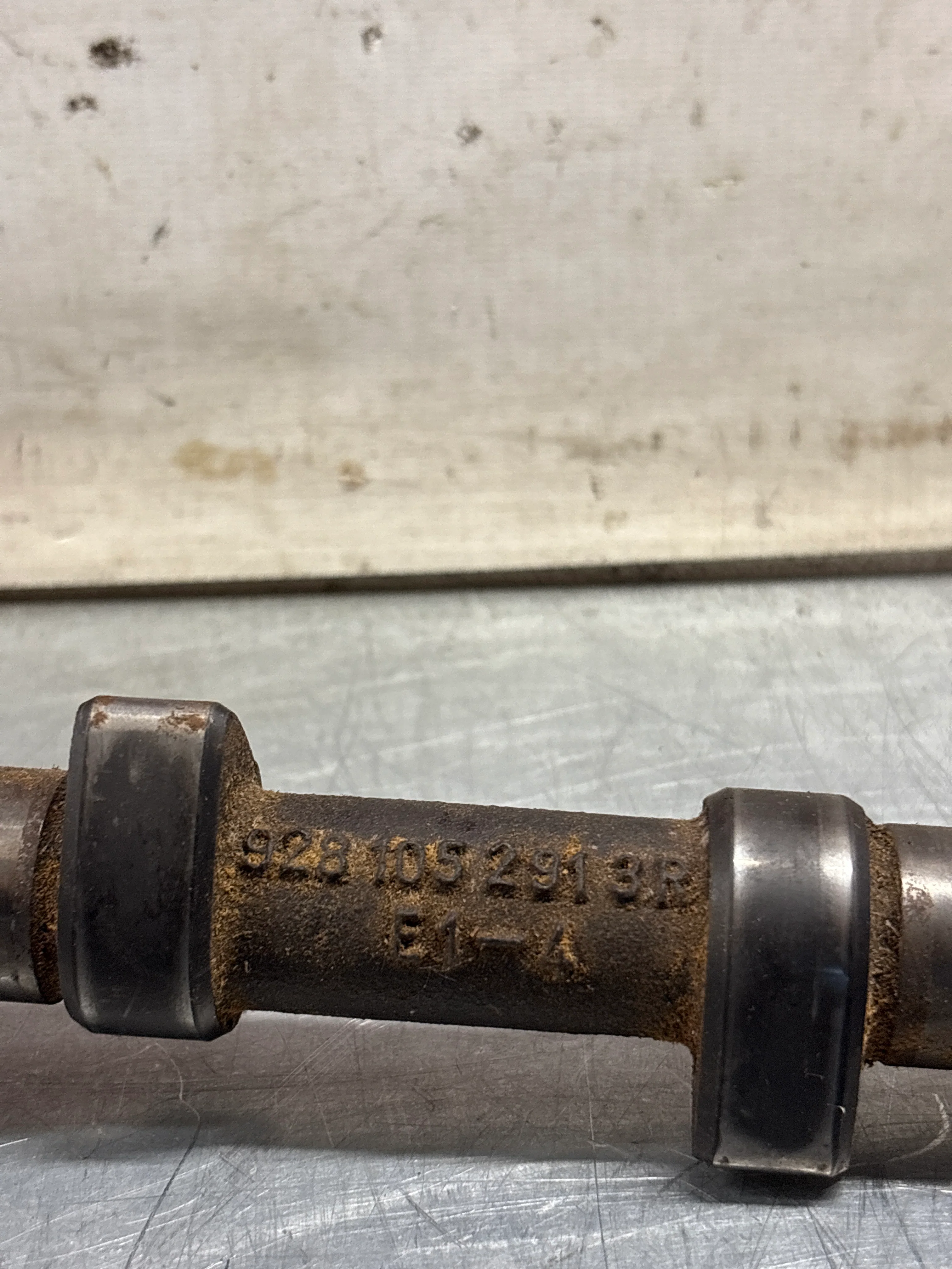 Porsche 928 S3 M28.45/46 engine Camshaft, intake side, cylinder 1-4, used 9281052913R / 92810529108 - Image 6